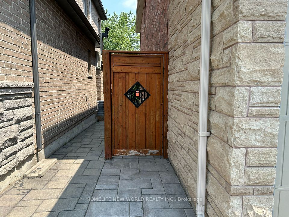 43 Mancini Crescent, Richmond Hill, ON L4E 0T1