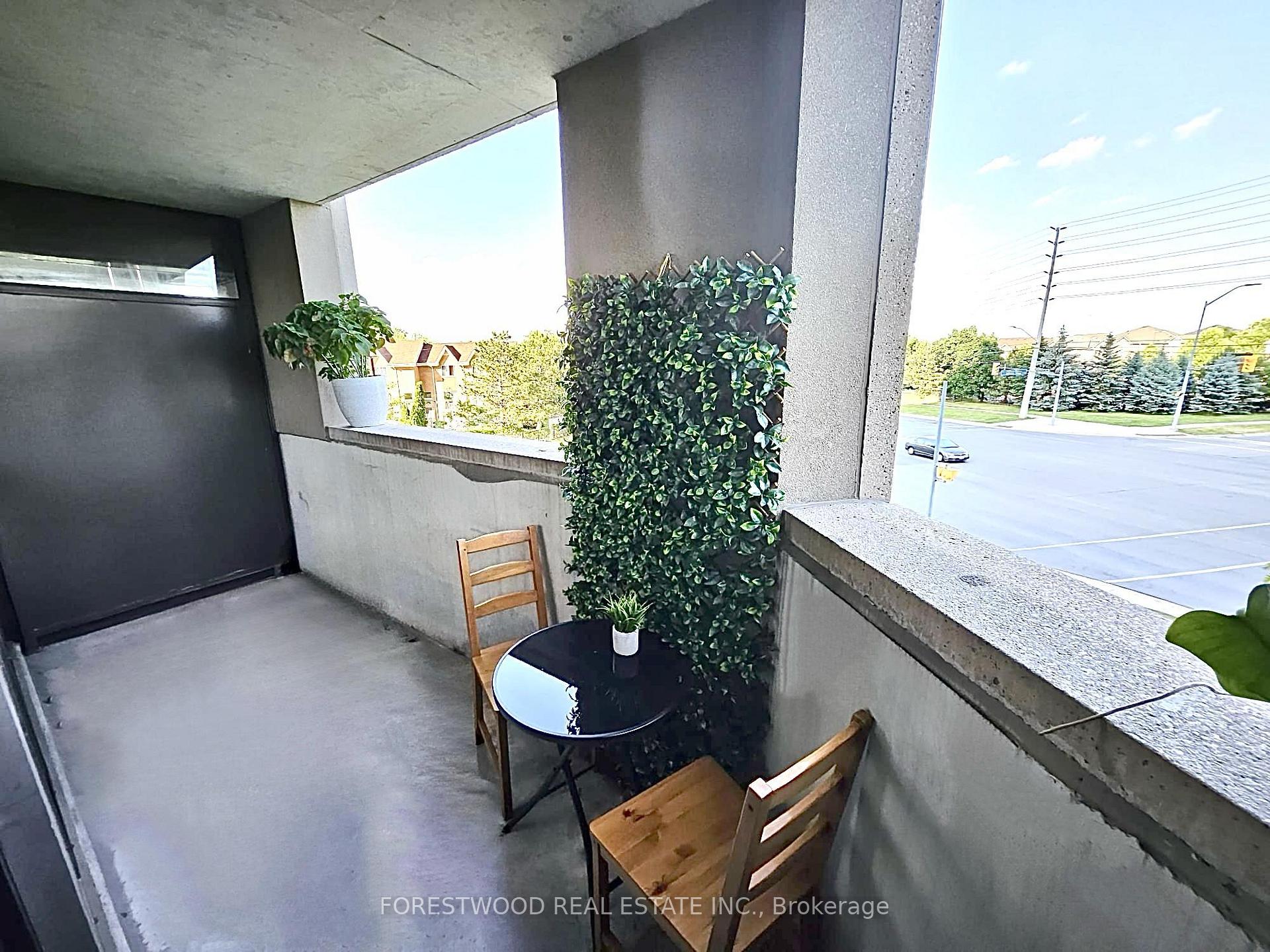3 Bedrooms Condo at 220 Forum, Mississauga For sale