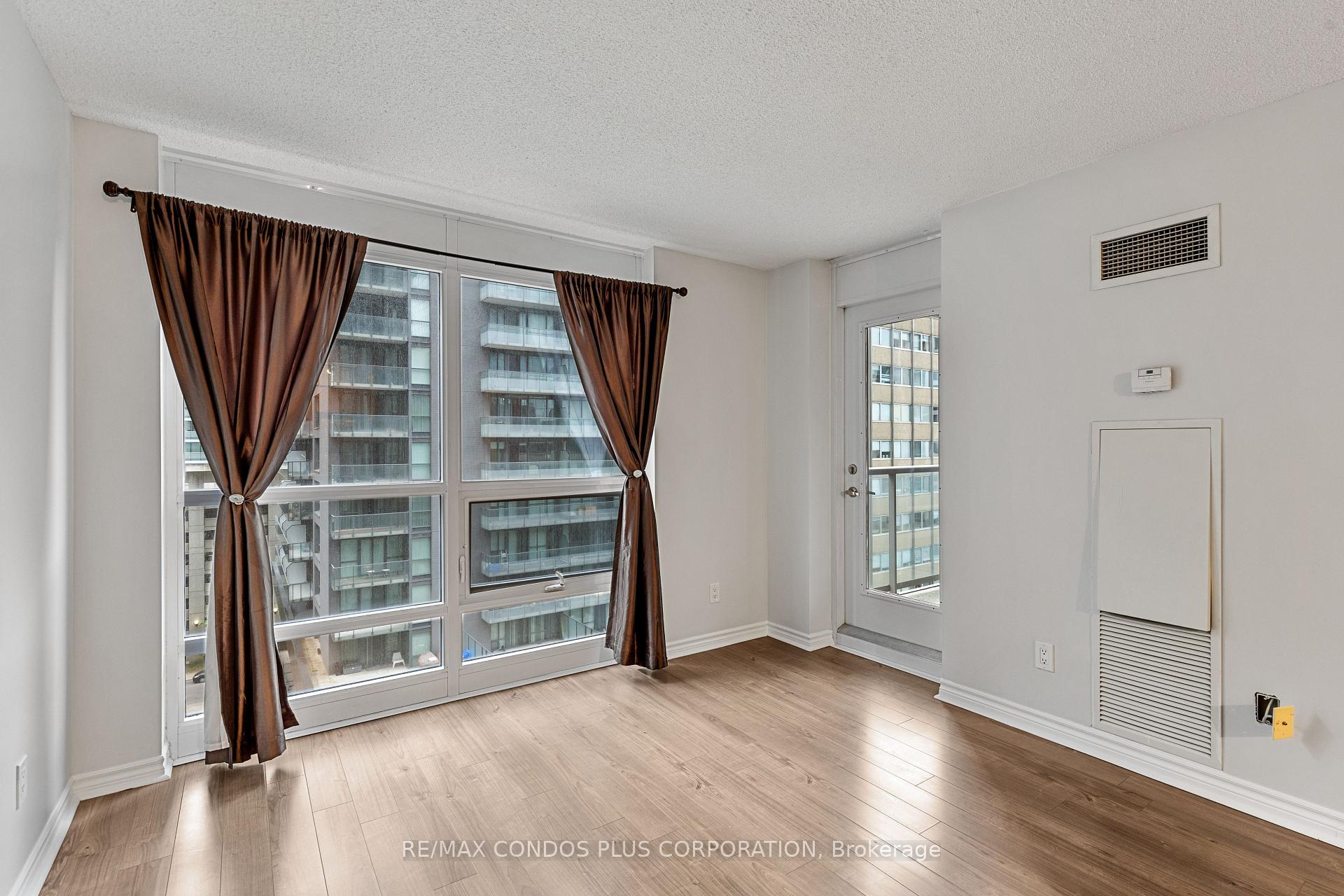 2 Bedrooms Condo at 763 Bay, Toronto For sale