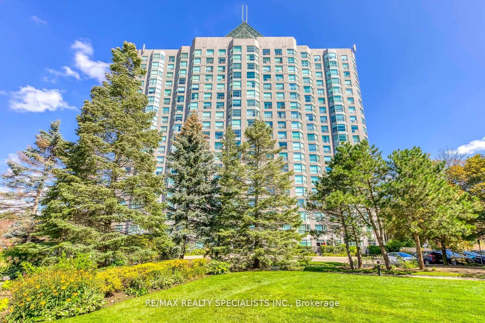 2 Bedrooms Condo at 2155 Burnhamthorpe, Mississauga For sale