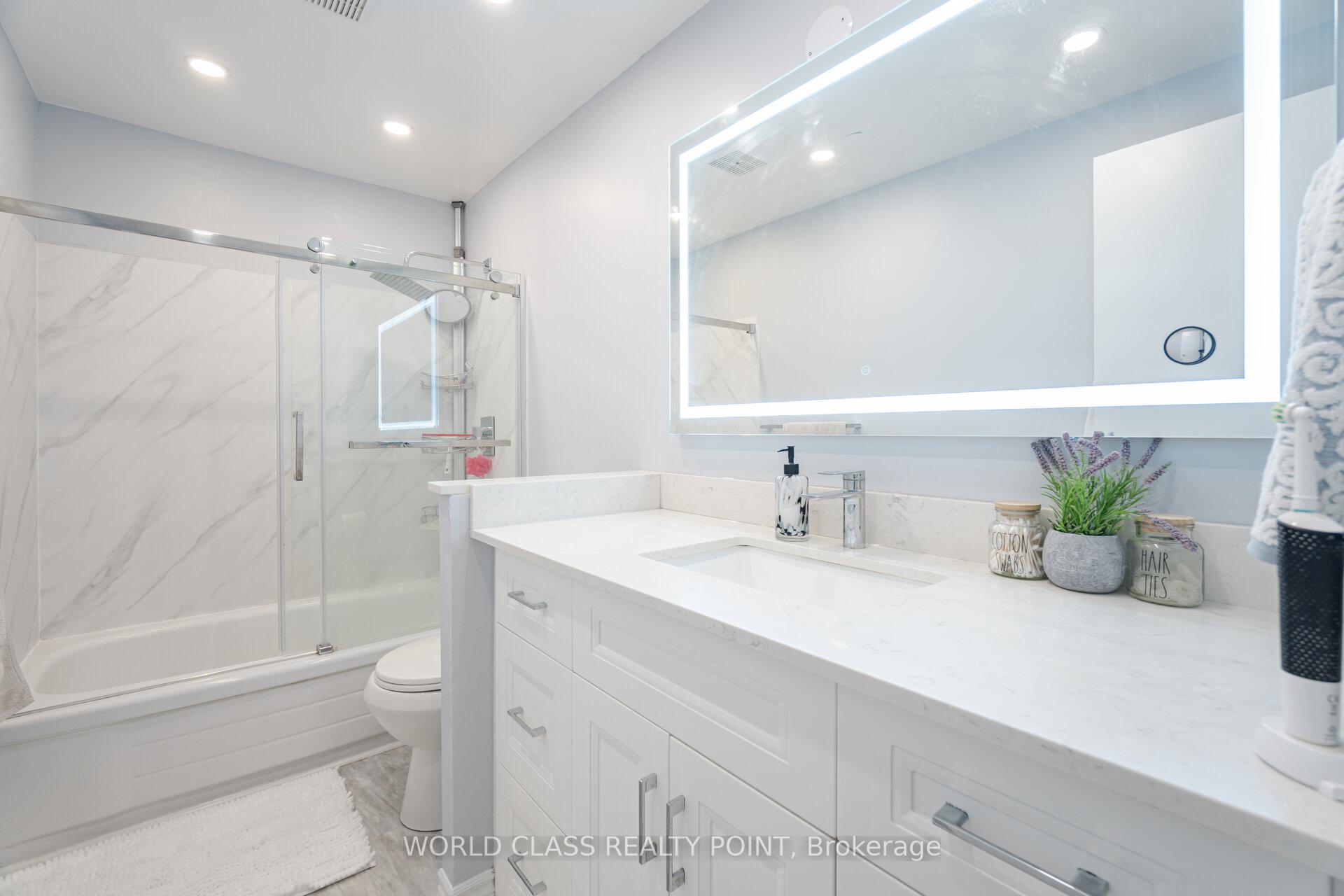4 Bedrooms Condo at 525 Meadows, Mississauga For sale