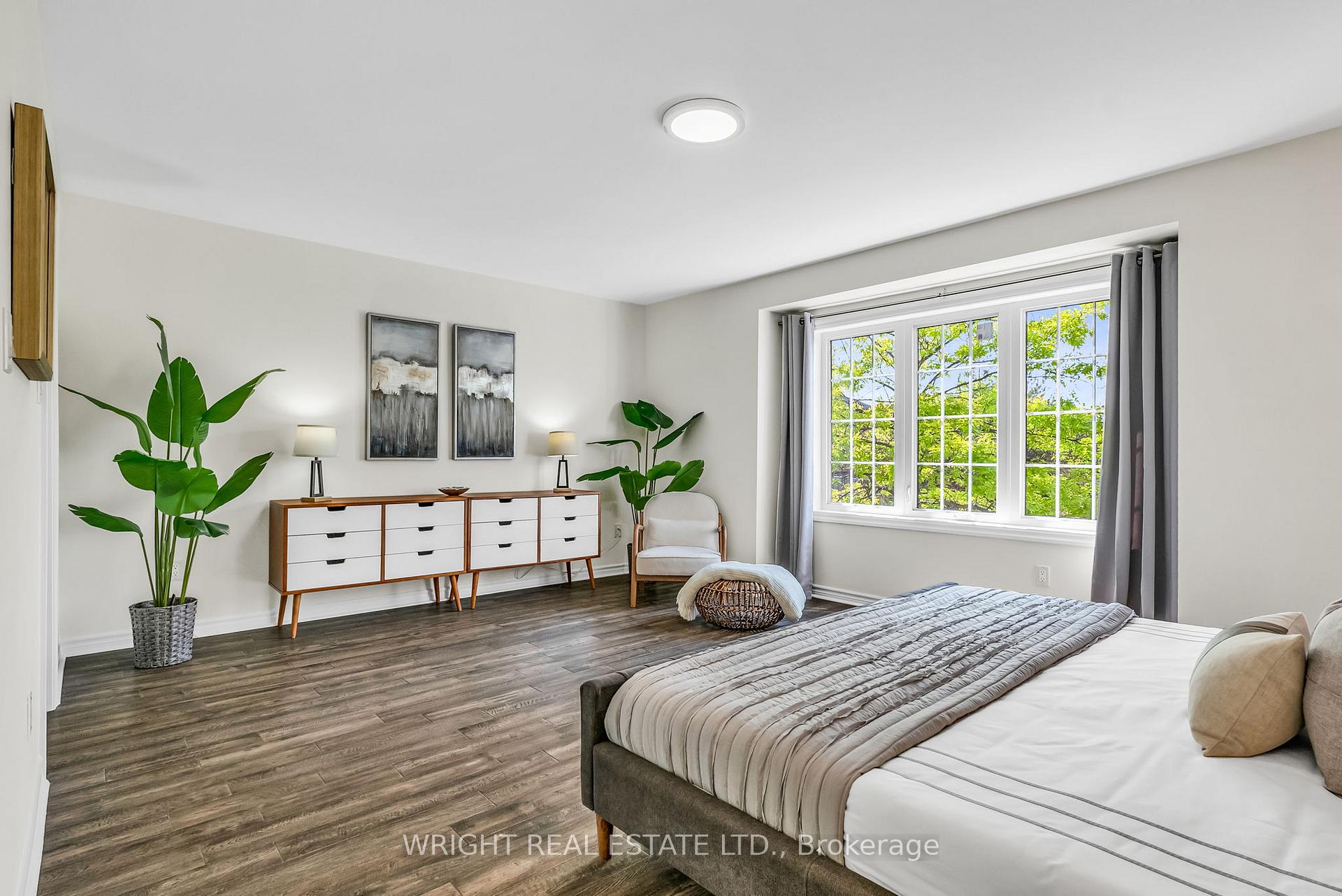 5 Bedrooms Condo at 1347 Rathburn, Mississauga For sale
