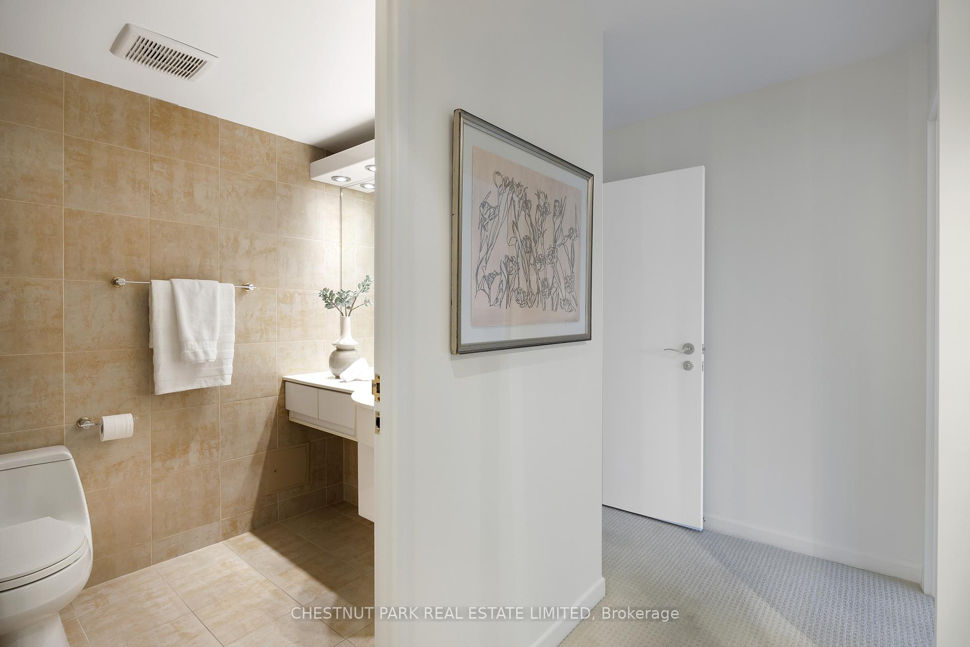 3 Bedrooms Condo at 62 Wellesley, Toronto For sale