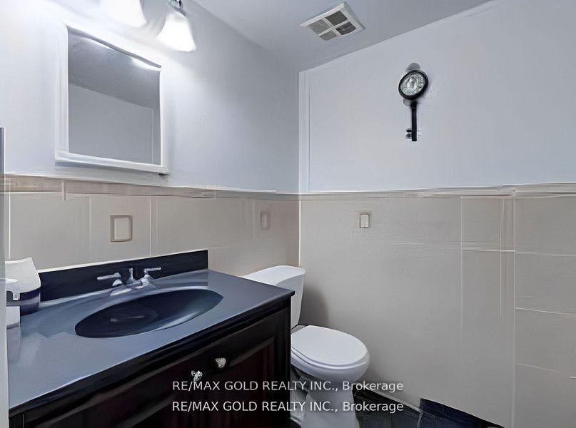 2 Bedrooms Condo at 10 Tapscott, Toronto For sale
