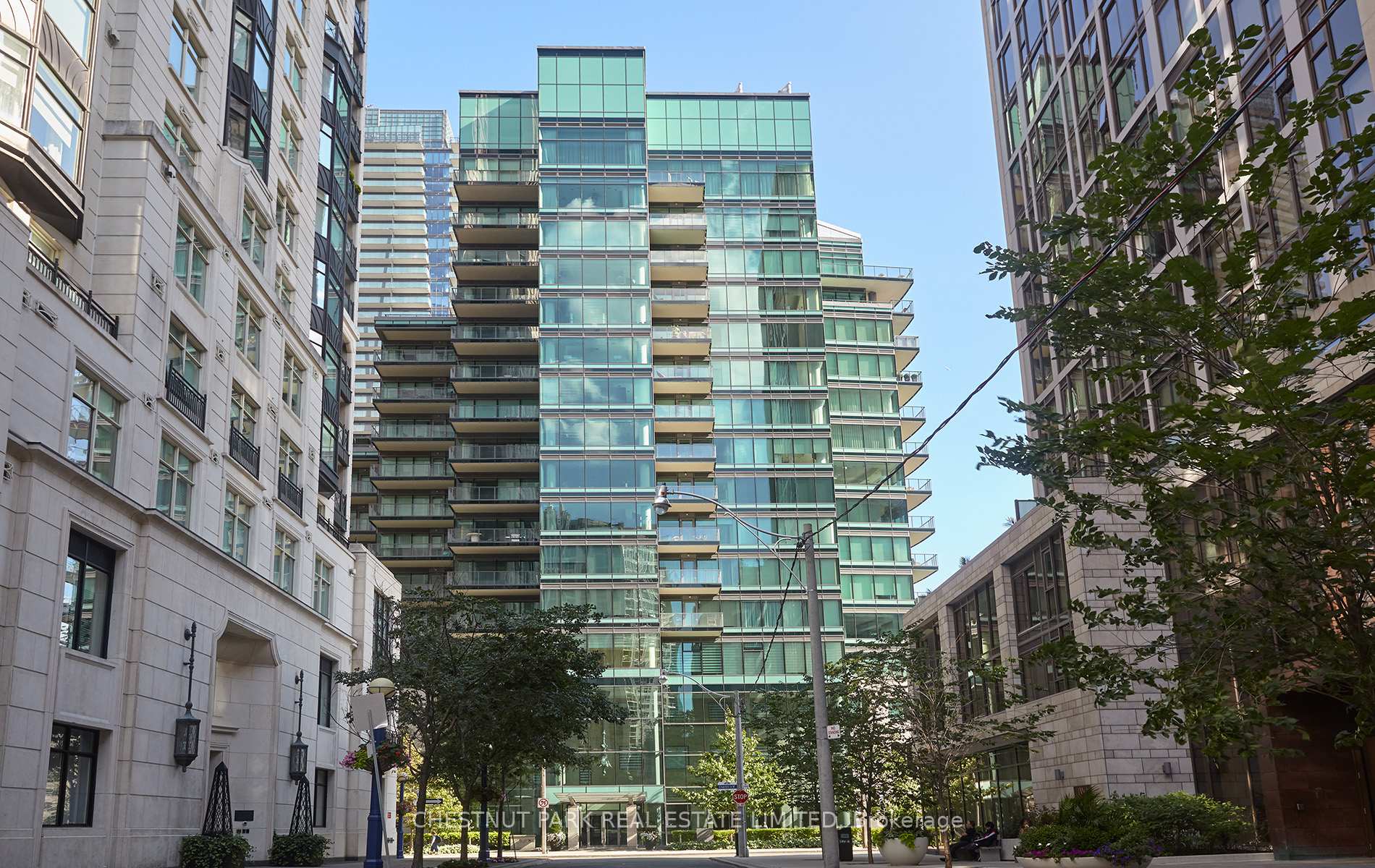 2 Bedrooms Condo at 77 Charles, Toronto For sale