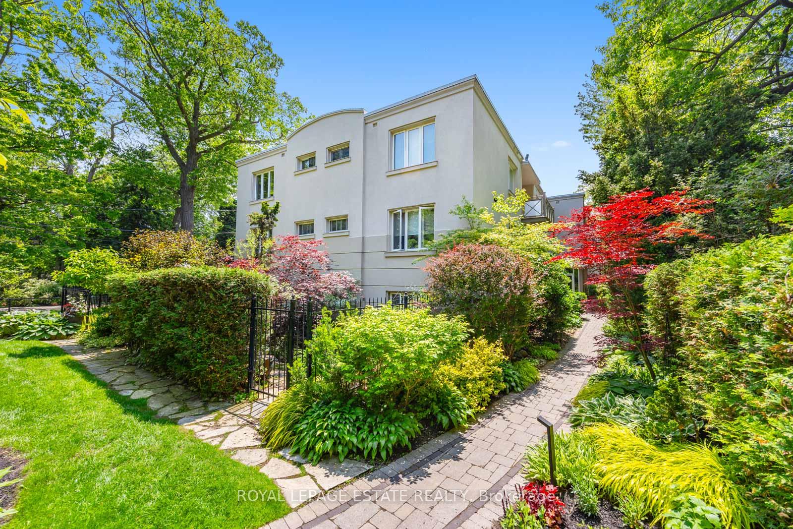 2 Bedrooms Co-op at 21 Benlamond, Toronto For sale