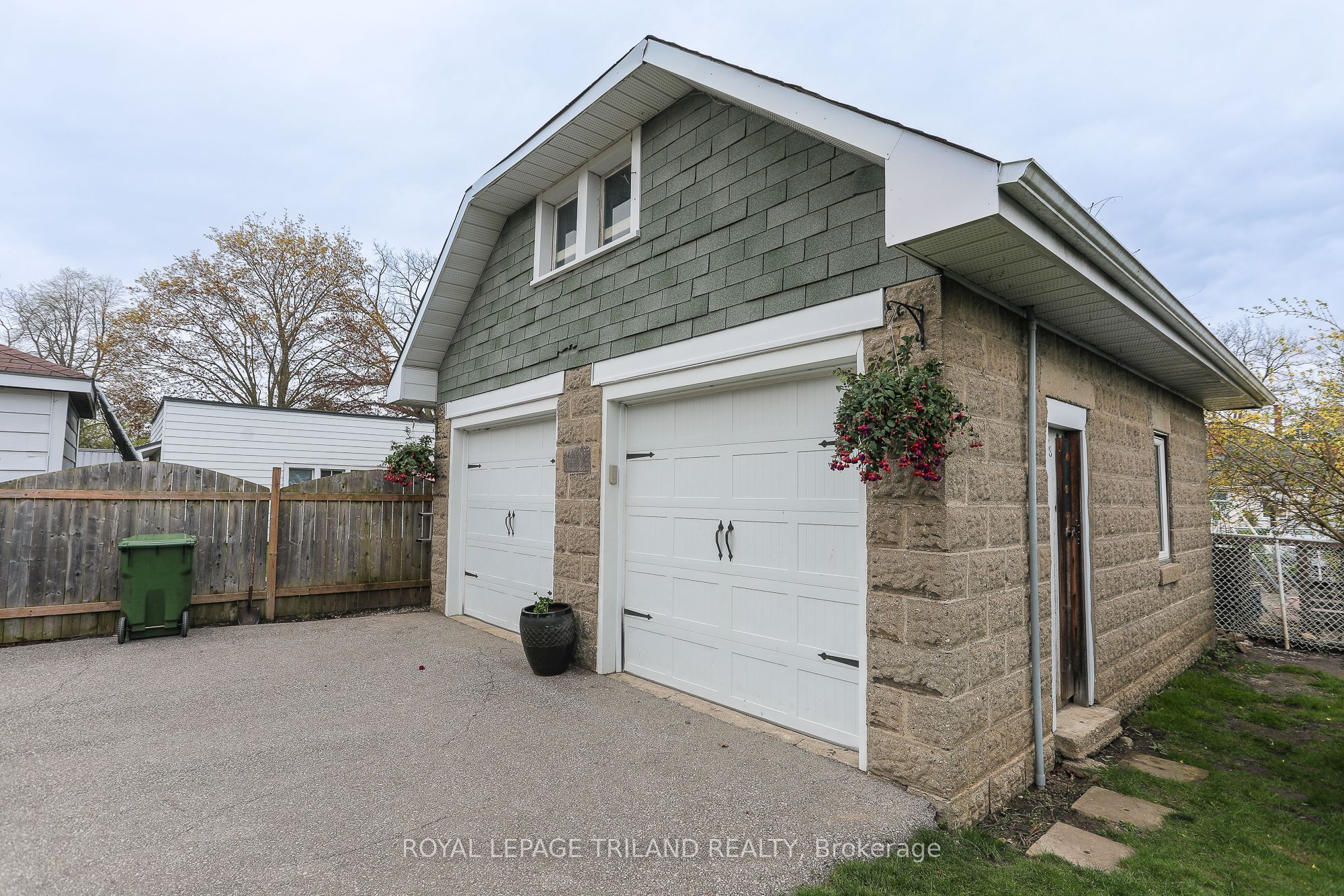 16 Maple Street