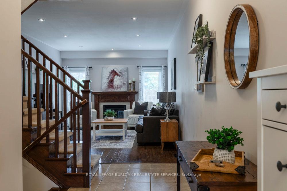 3 Bedrooms Condo at 441 Stonehenge, Hamilton For sale