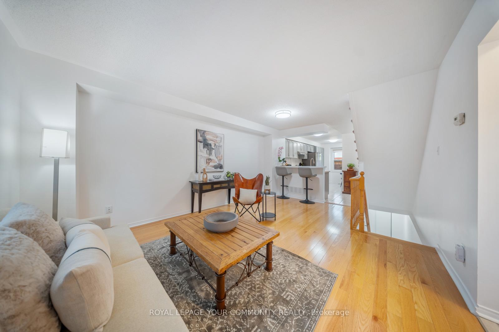 3 Bedrooms Condo at 5865 Dalebrook, Mississauga For sale