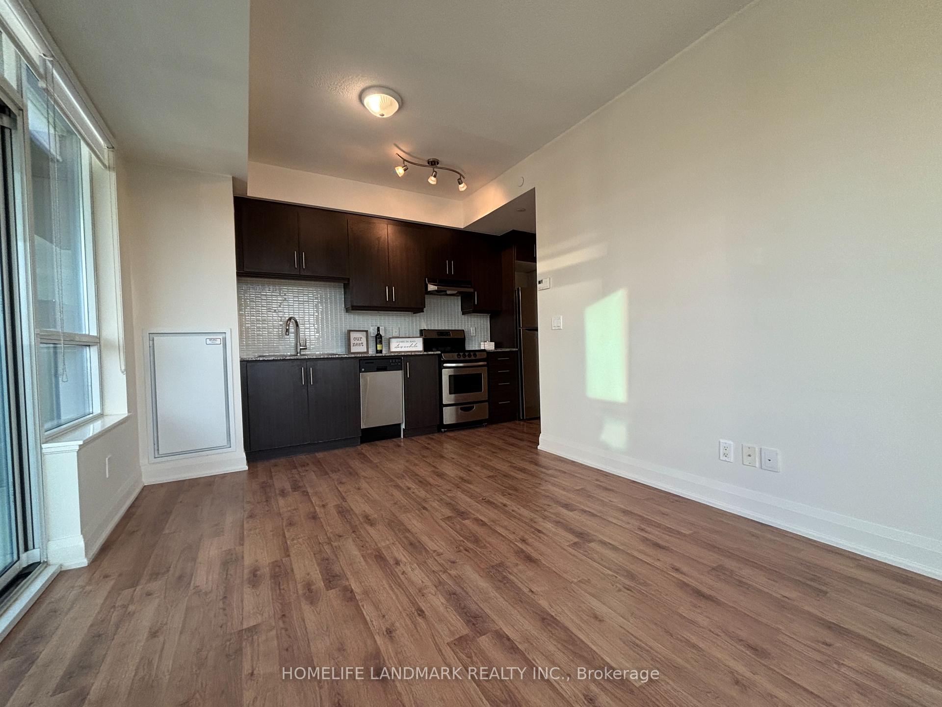 2 Bedrooms Condo at 68 Canterbury,  Toronto For sale