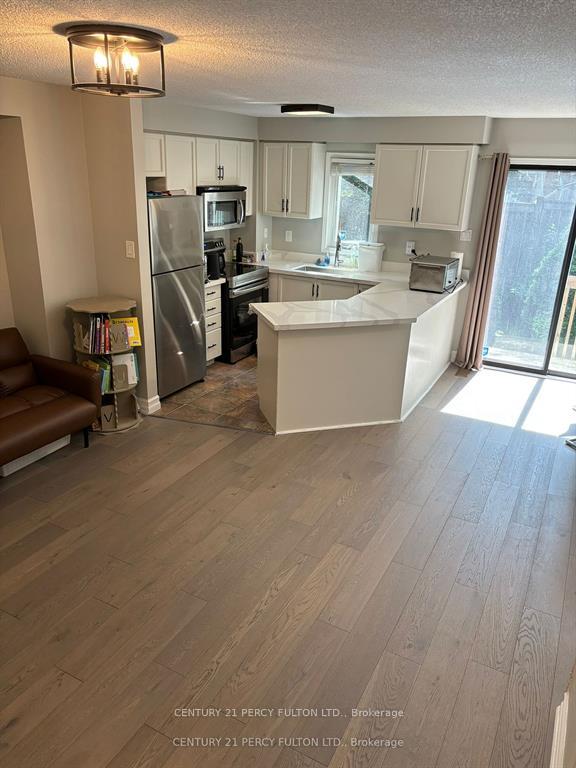 3 Bedrooms Condo at 3100 Fifth, Mississauga For sale