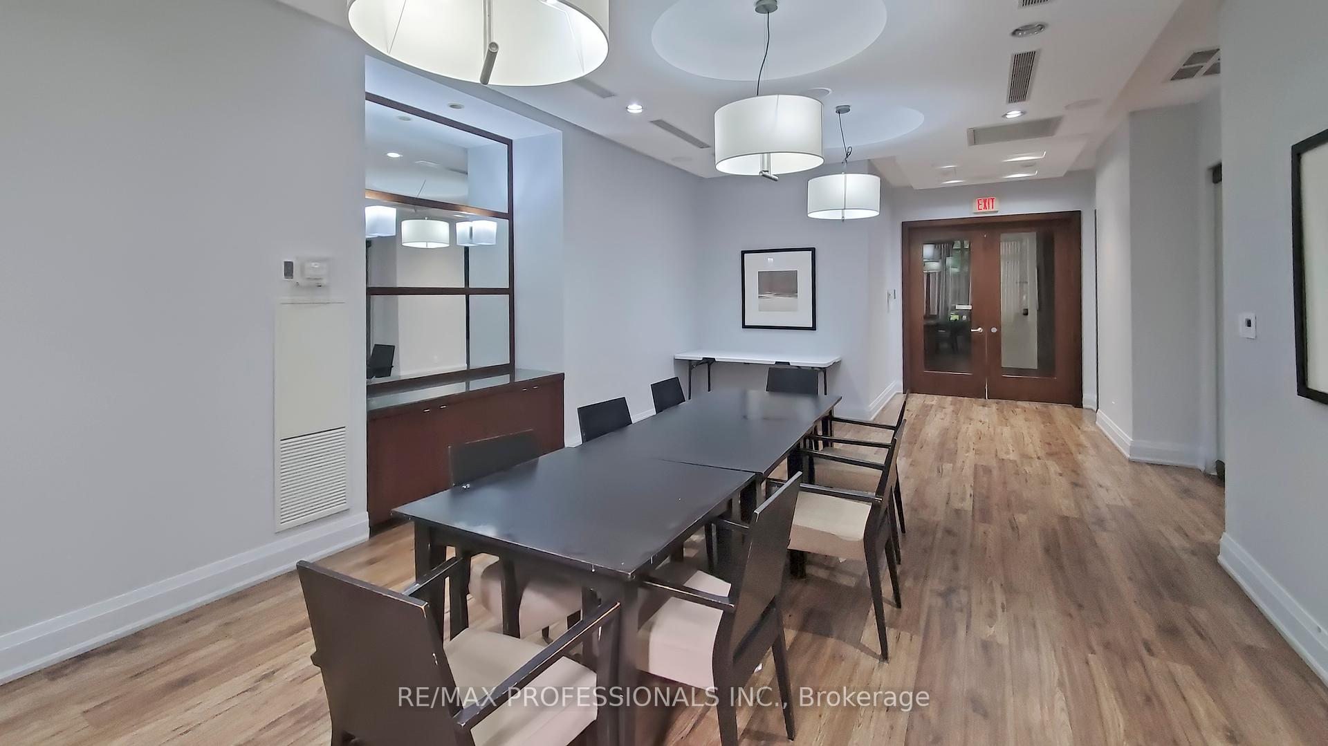 2 Bedrooms Co-op at 310 Burnhamthorpe, Mississauga For sale