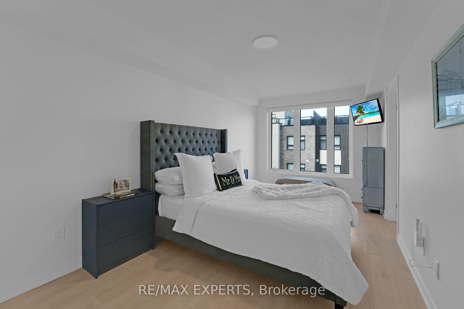 3 Bedrooms Condo at 1095 Cooke,  Burlington For sale