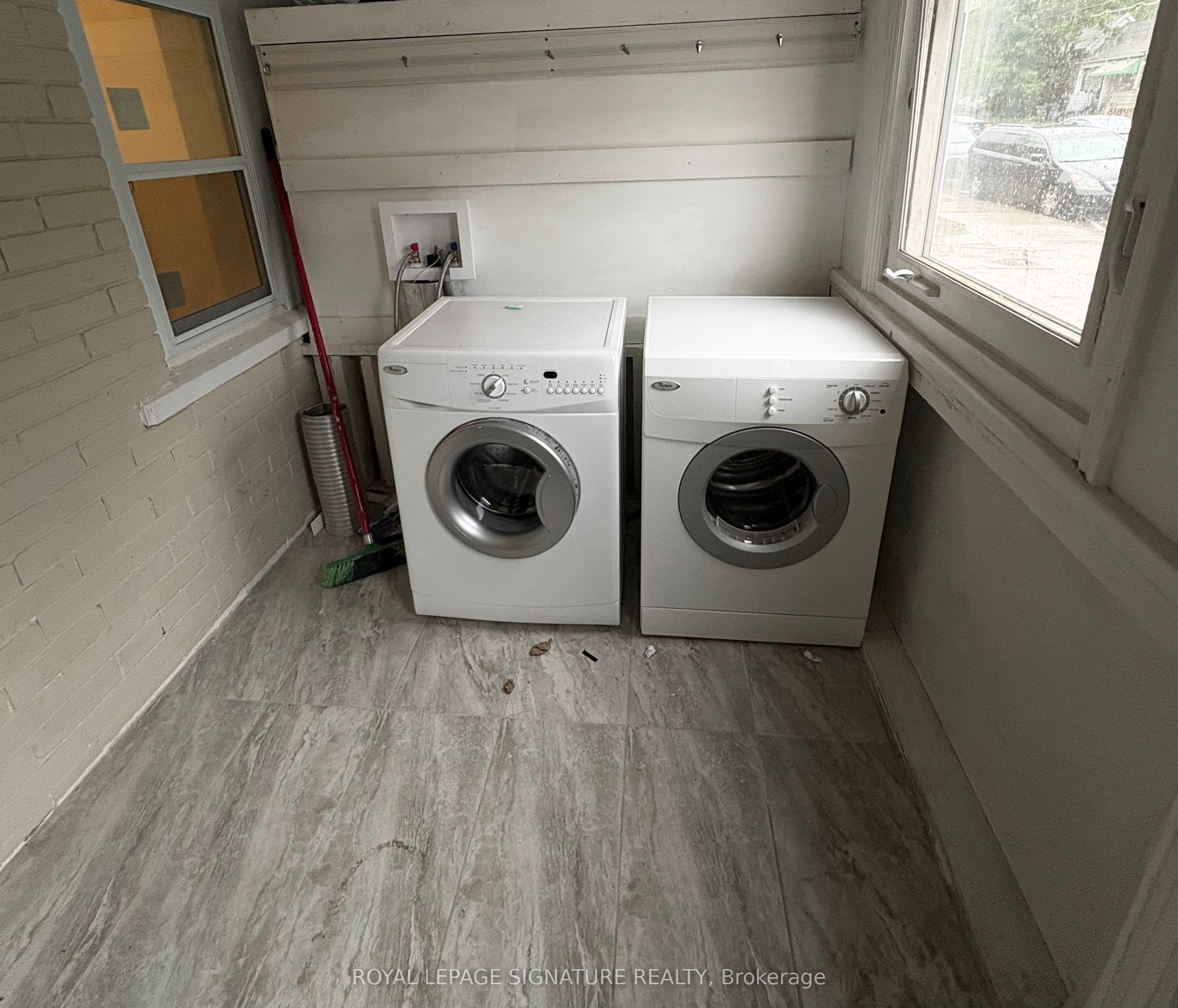 172 Coxwell Avenue, #Main