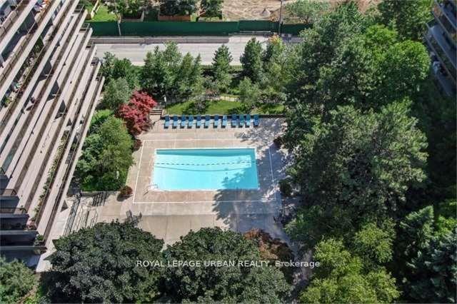3 Bedrooms Co-op at 20 Avoca, Toronto For sale