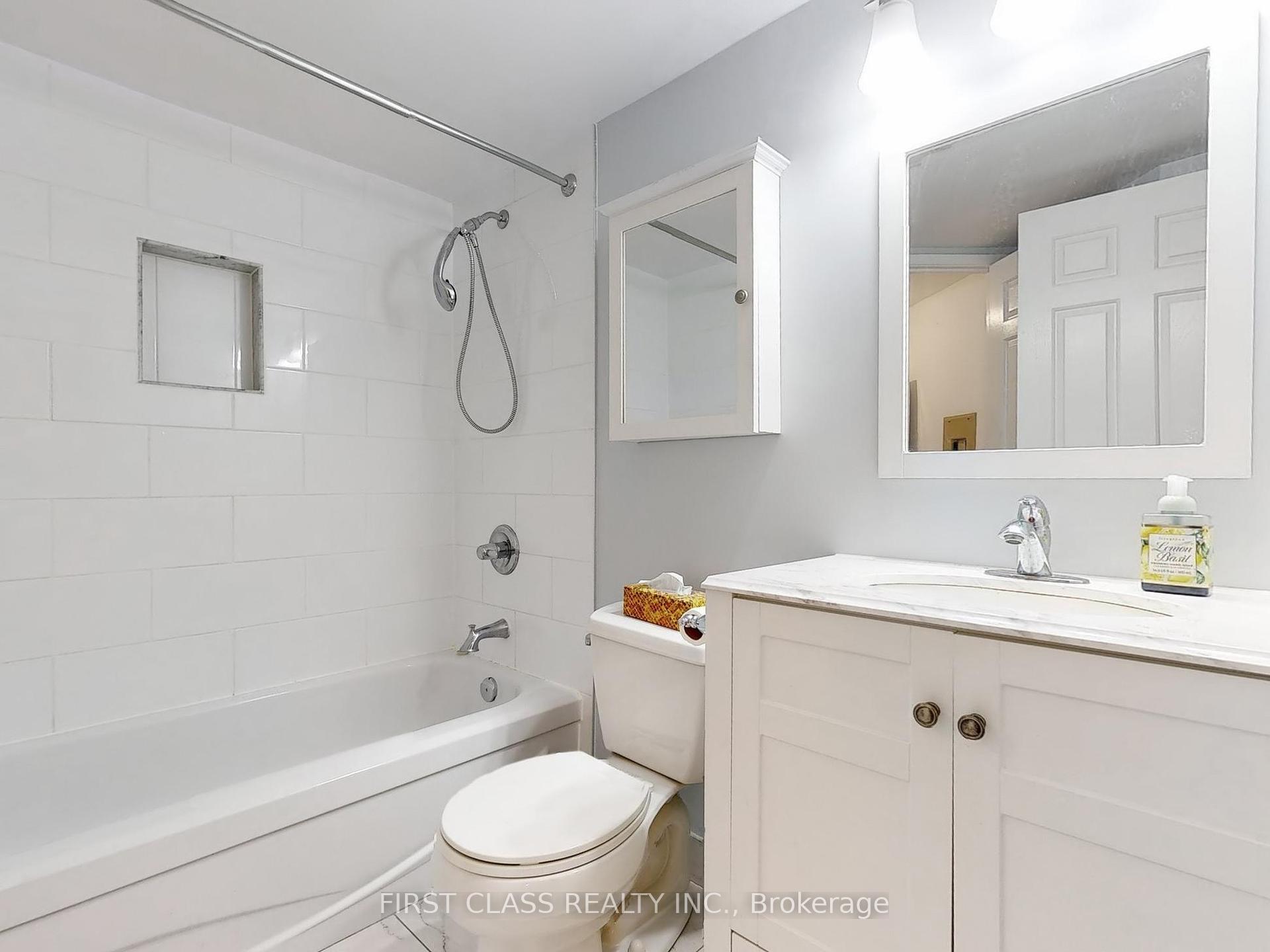 3 Bedrooms Condo at 717 Bay, Toronto For sale