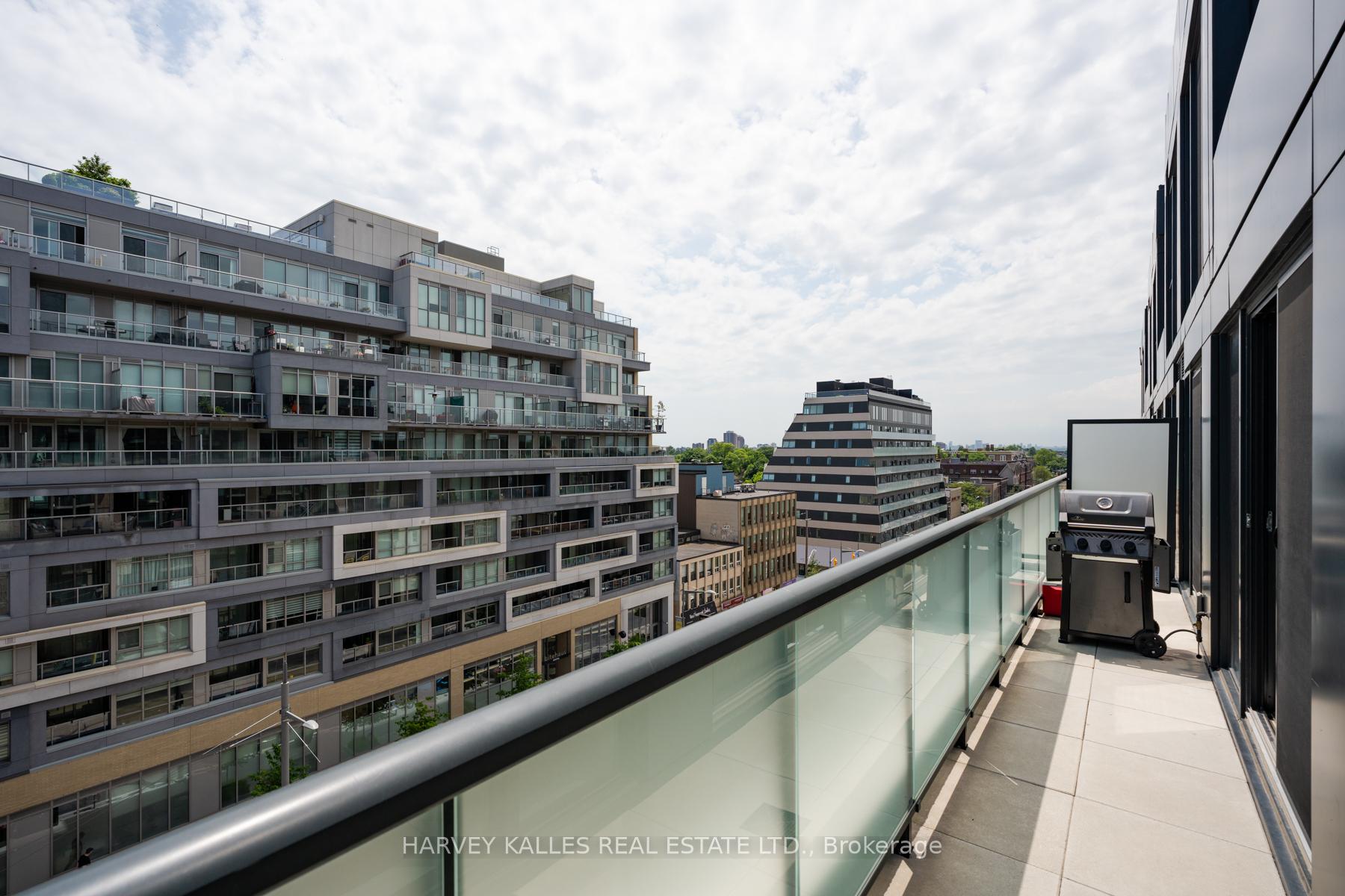 840 St Clair Avenue W 708