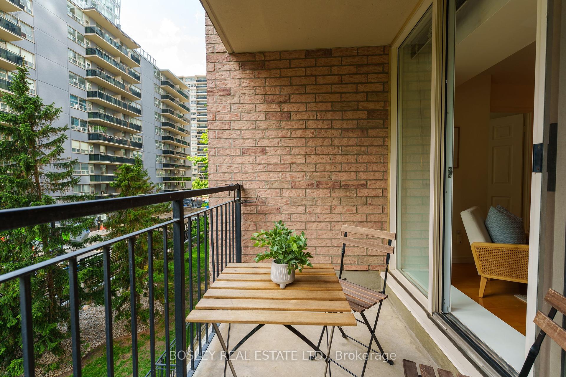 2 Bedrooms Condo at 188 Redpath, Toronto For sale
