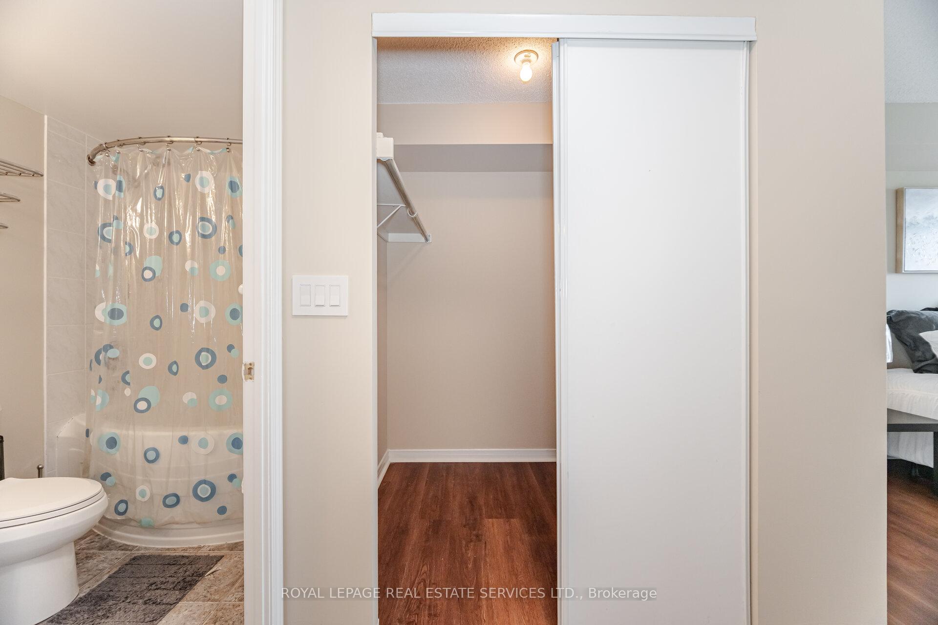 2 Bedrooms Condo at 2585 Erin Centre,  Mississauga For sale