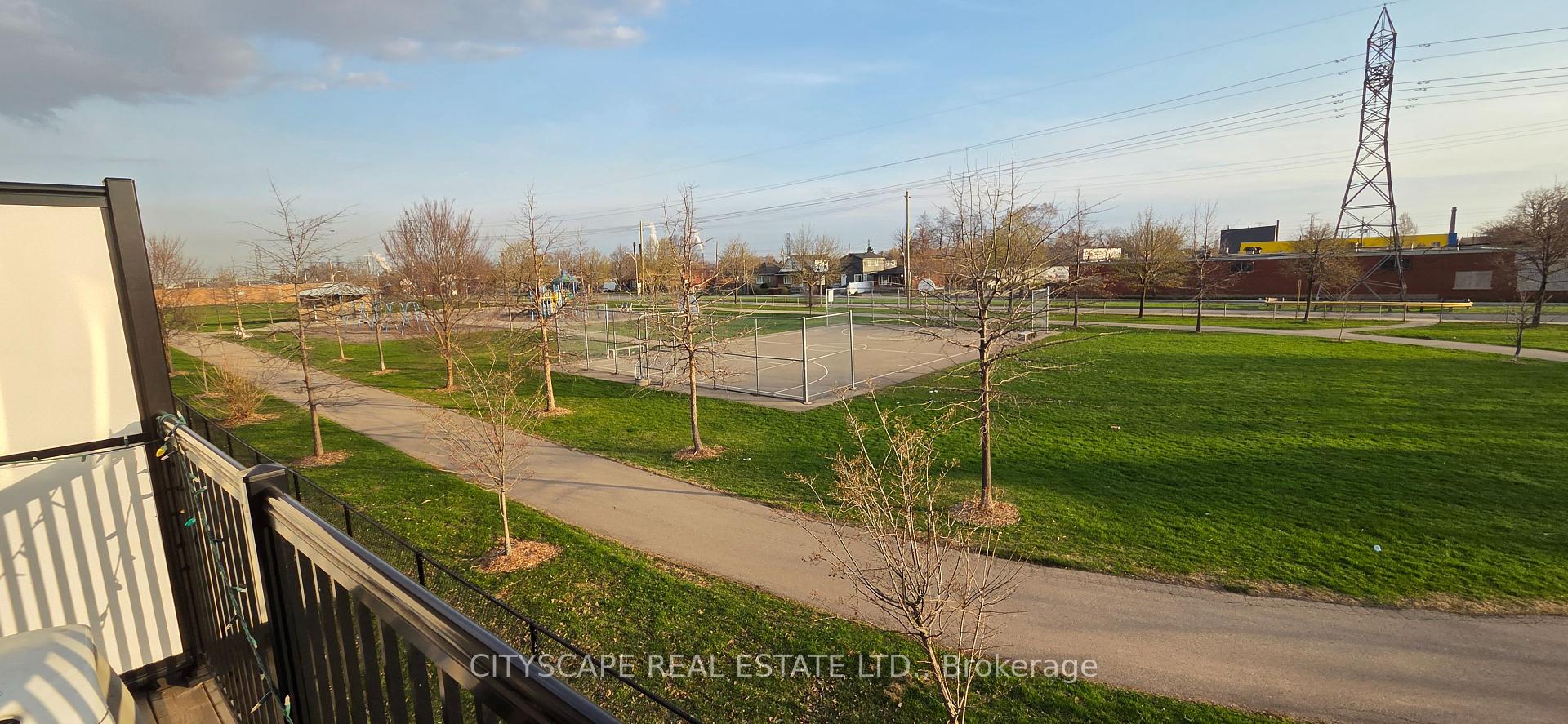 4 Bedrooms Condo at 575 Woodward,  Hamilton For sale