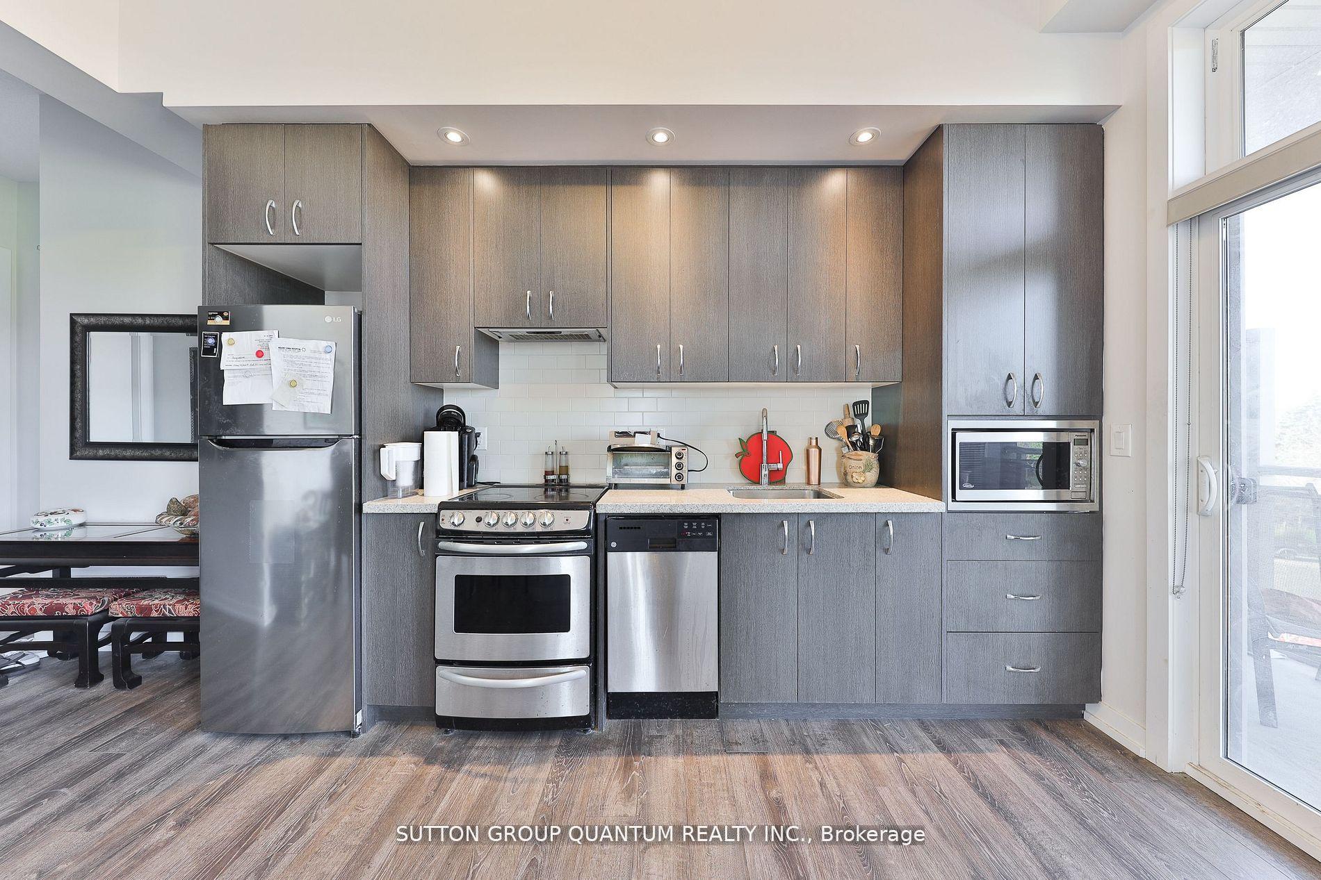 2 Bedrooms Condo at 457 Plains, Burlington For sale