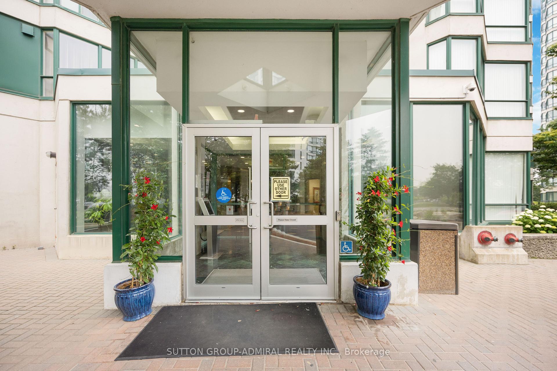 3 Bedrooms Condo at 4460 Tucana, Mississauga For sale