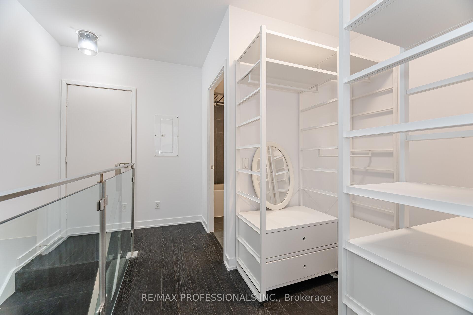 2 Bedrooms Condo at 1030 King, Toronto For sale