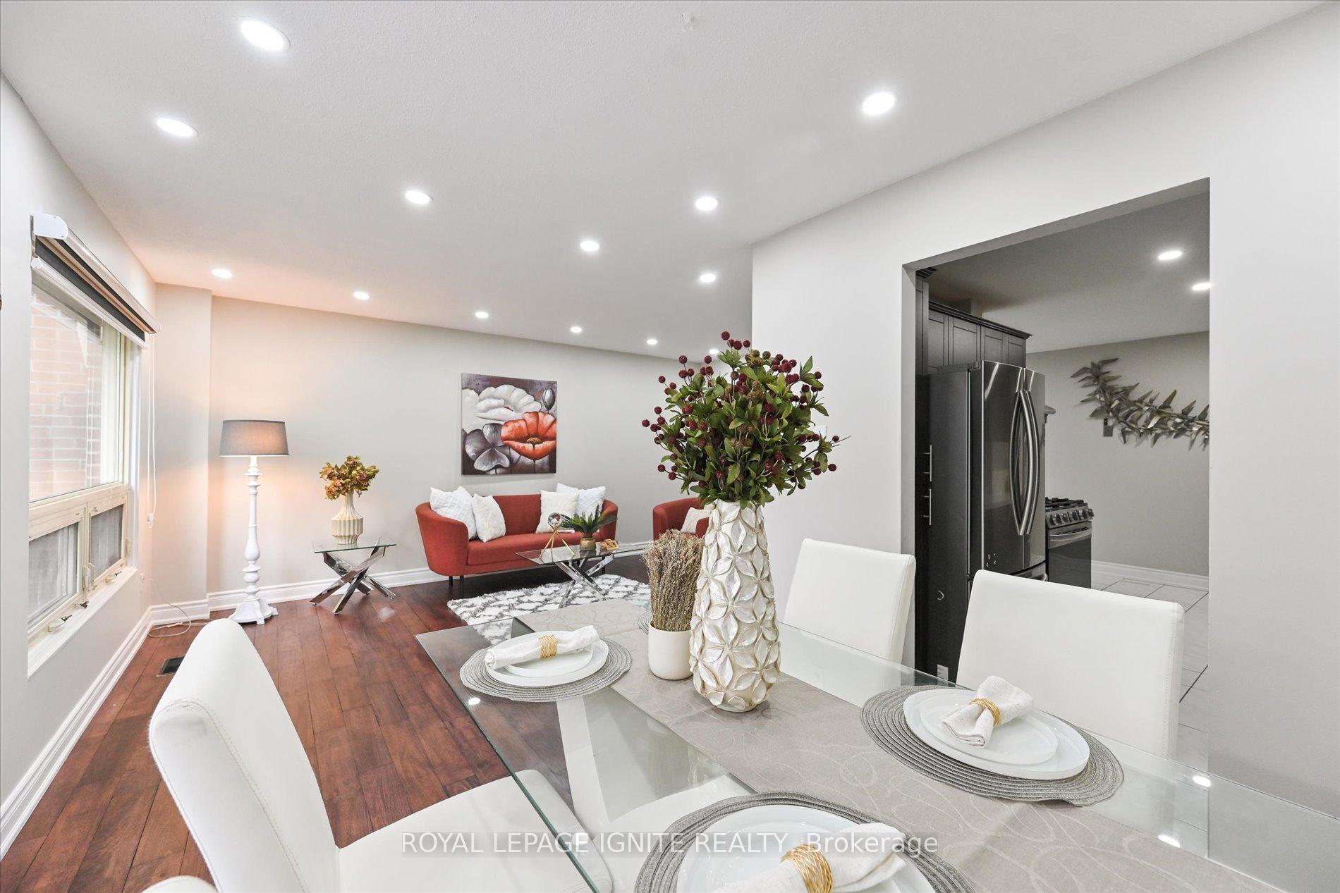5 Bedrooms Condo at 40 Dundalk, Toronto For sale
