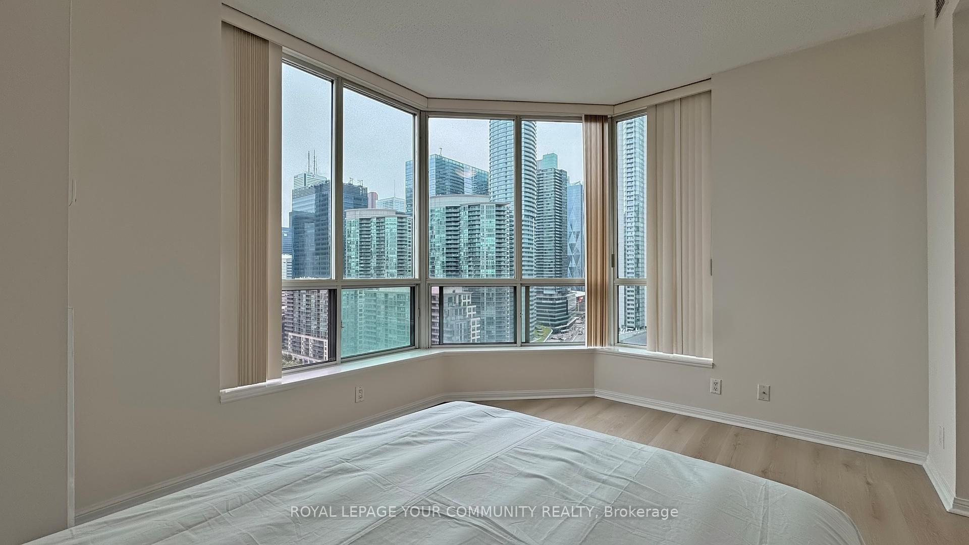 2 Bedrooms Condo at 230 Queens, Toronto For sale