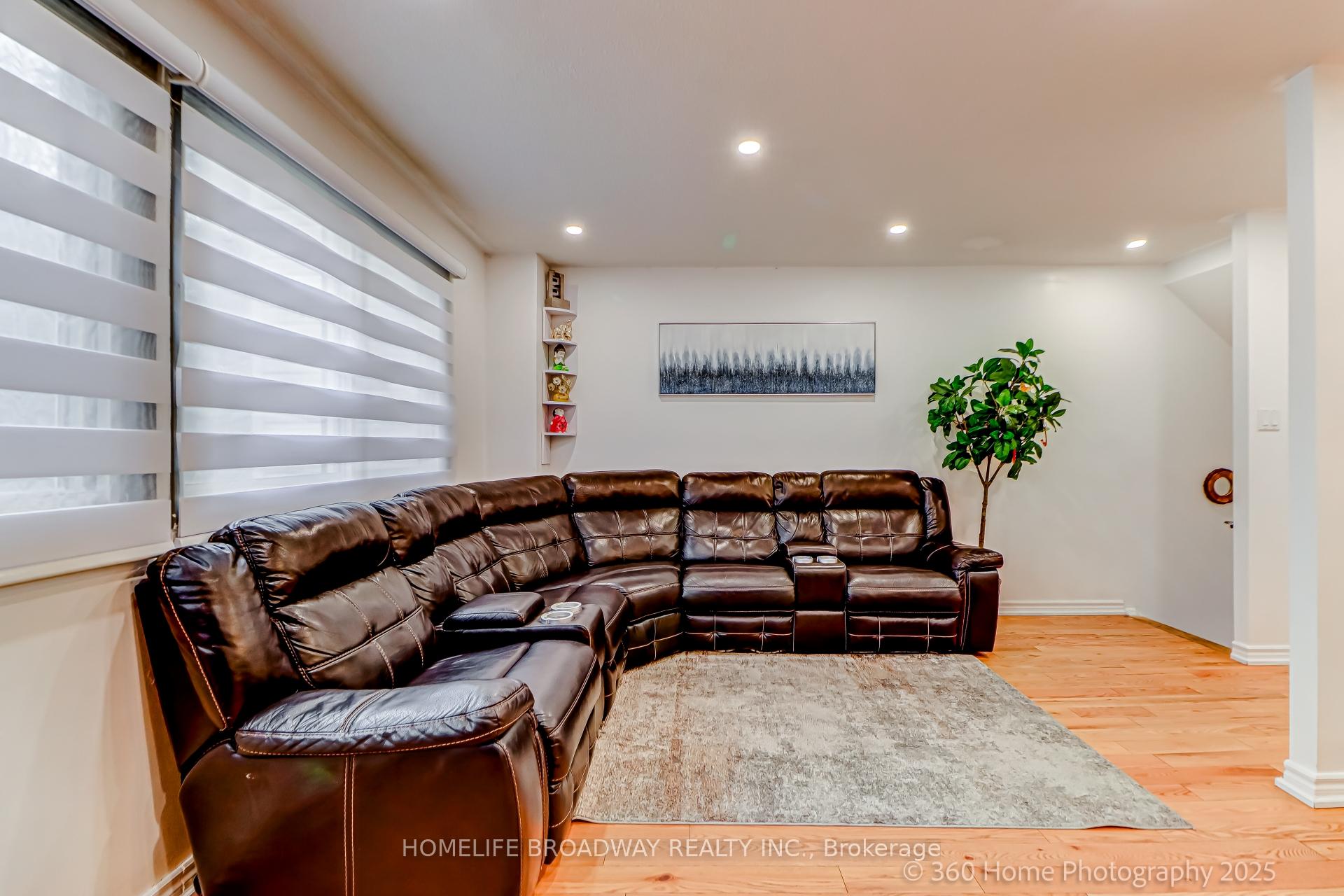 3 Bedrooms Condo at 51 Yellow Birch, Toronto For sale