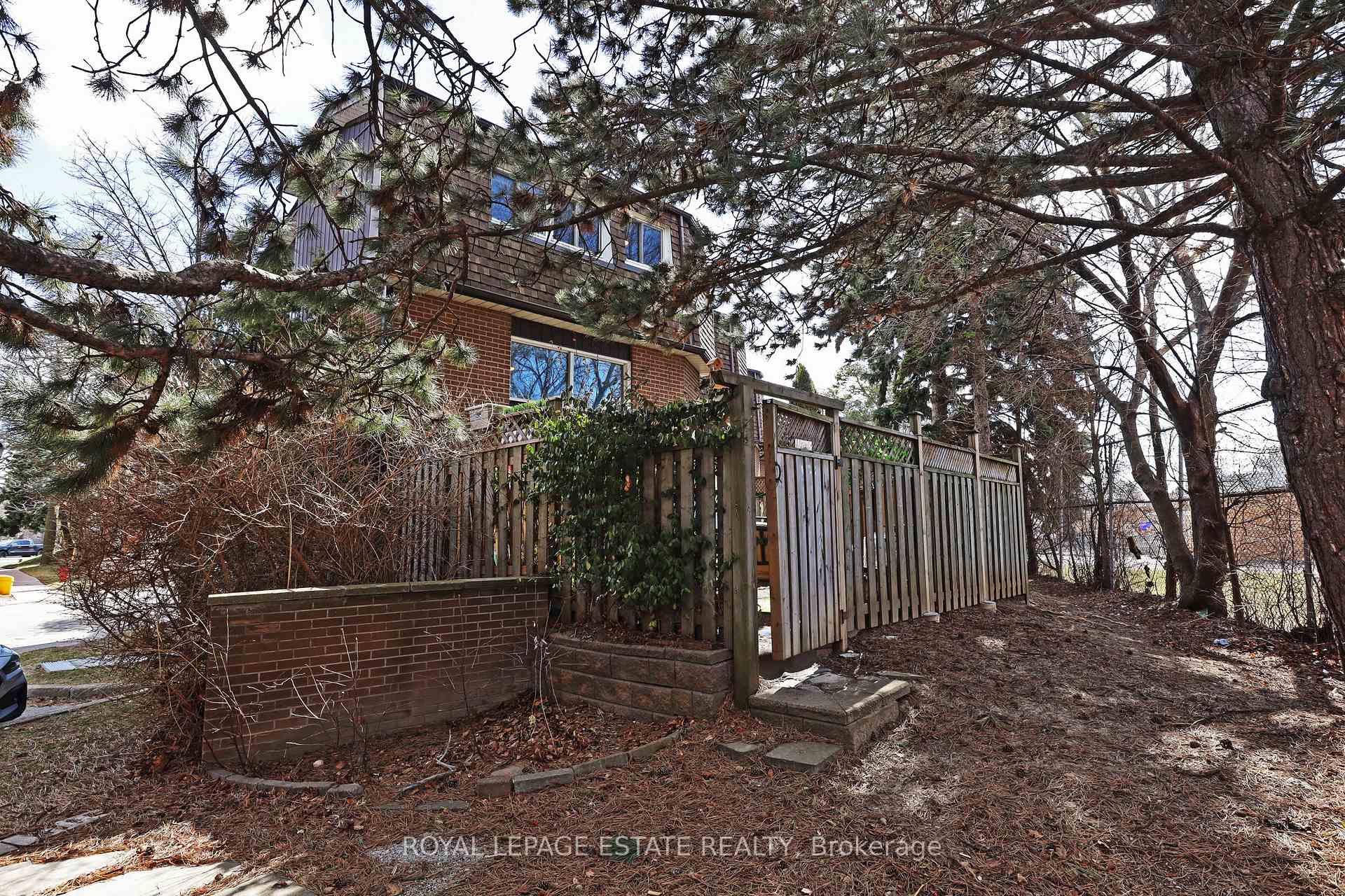 4 Bedrooms Condo at 3100 Kingston, Toronto For sale