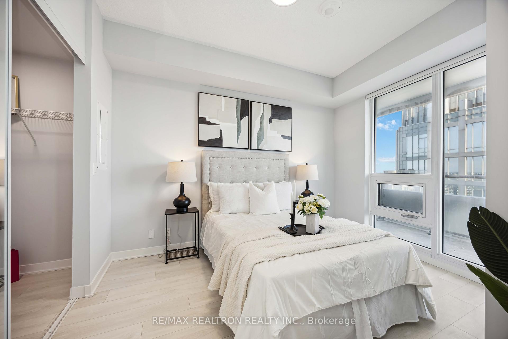 1 Bedroom Condo at 2221 Yonge, Toronto For sale