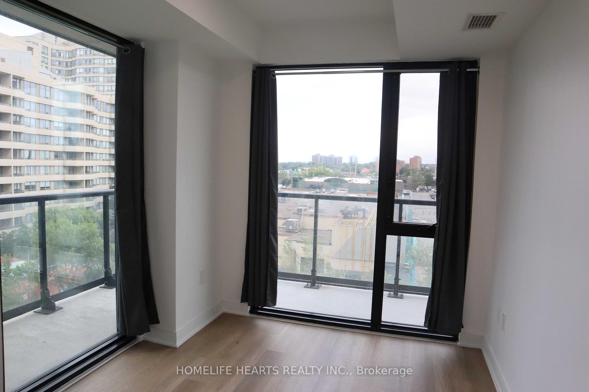 3 Bedrooms Condo at 86 Dundas, Mississauga For sale