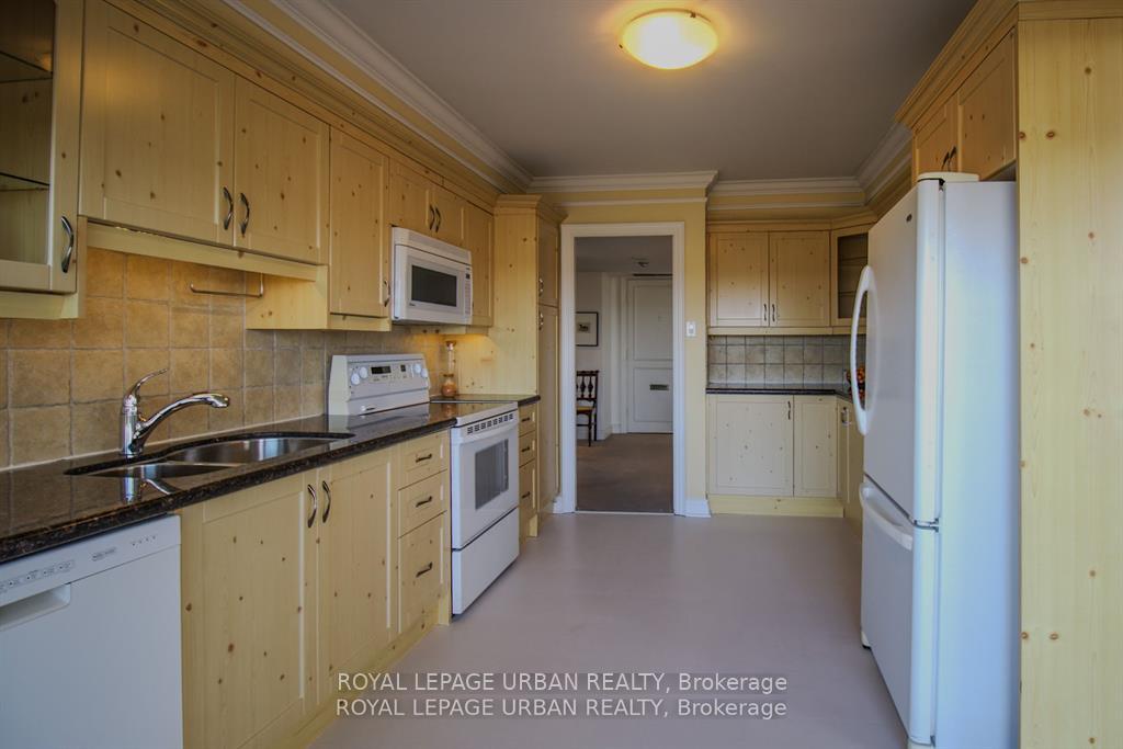 3 Bedrooms Co-op at 20 Avoca, Toronto For sale