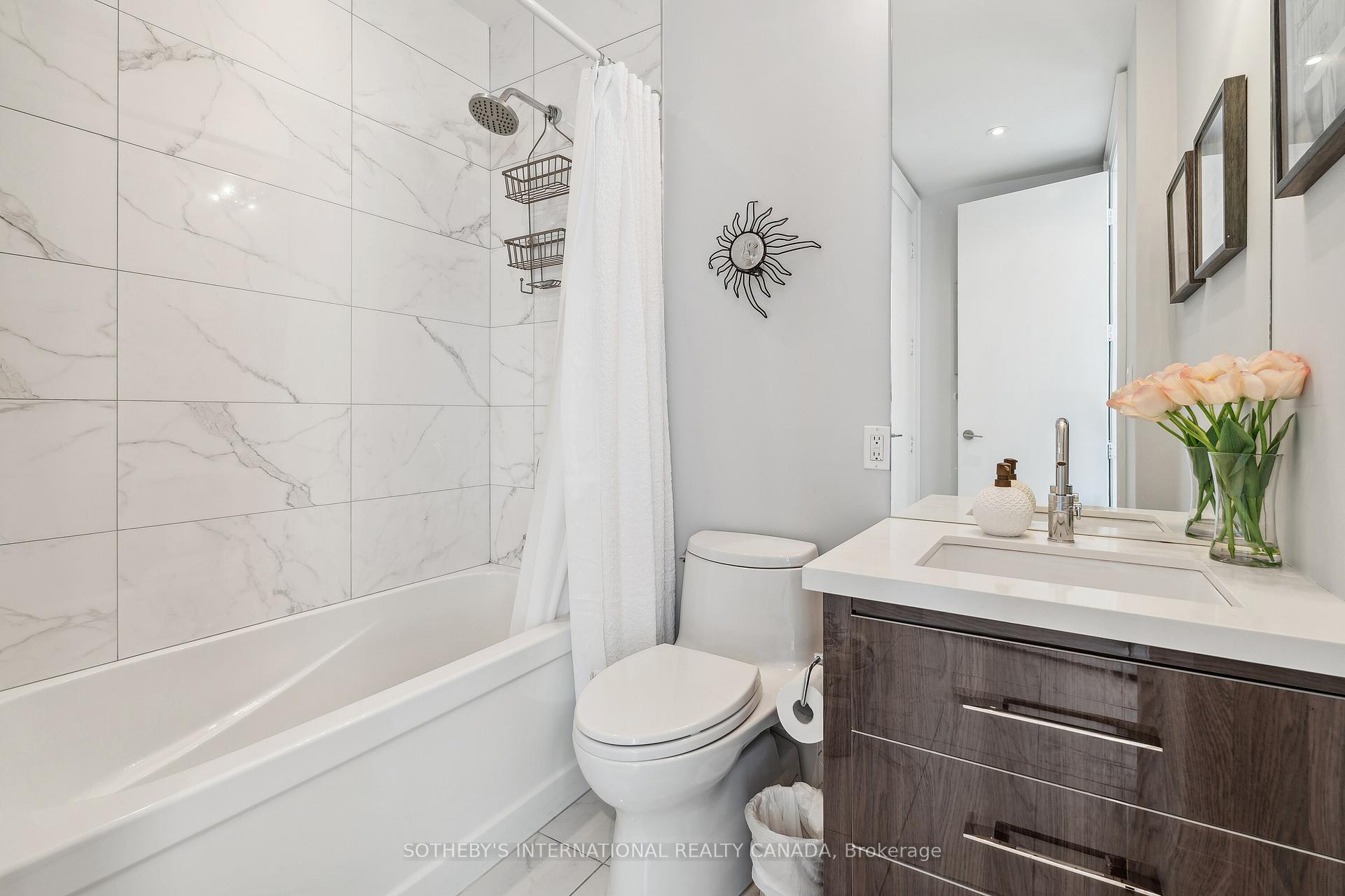 3 Bedrooms Condo at 39 Queens, Toronto For sale