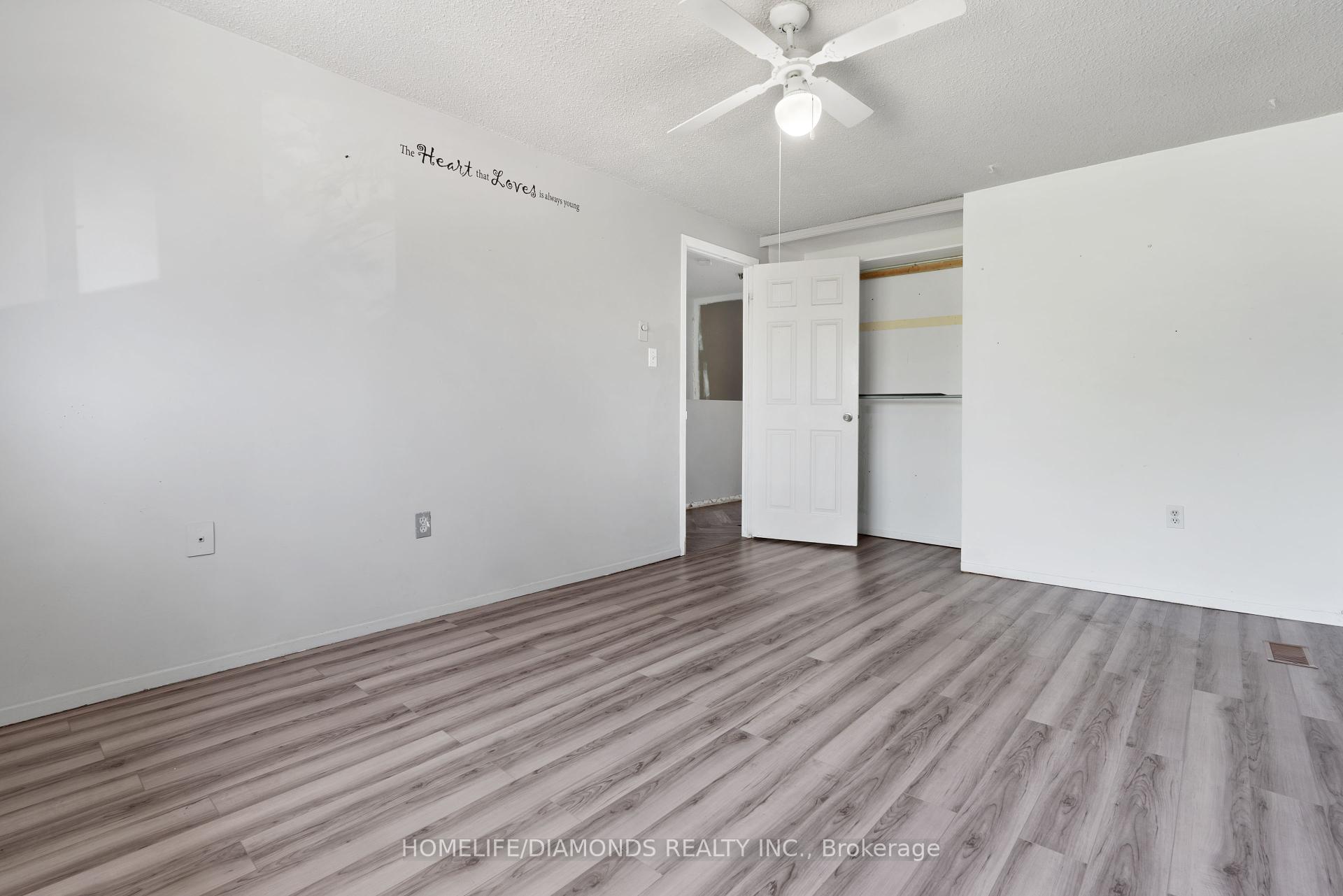 3 Bedrooms Condo at 262 KENORA, Hamilton For sale