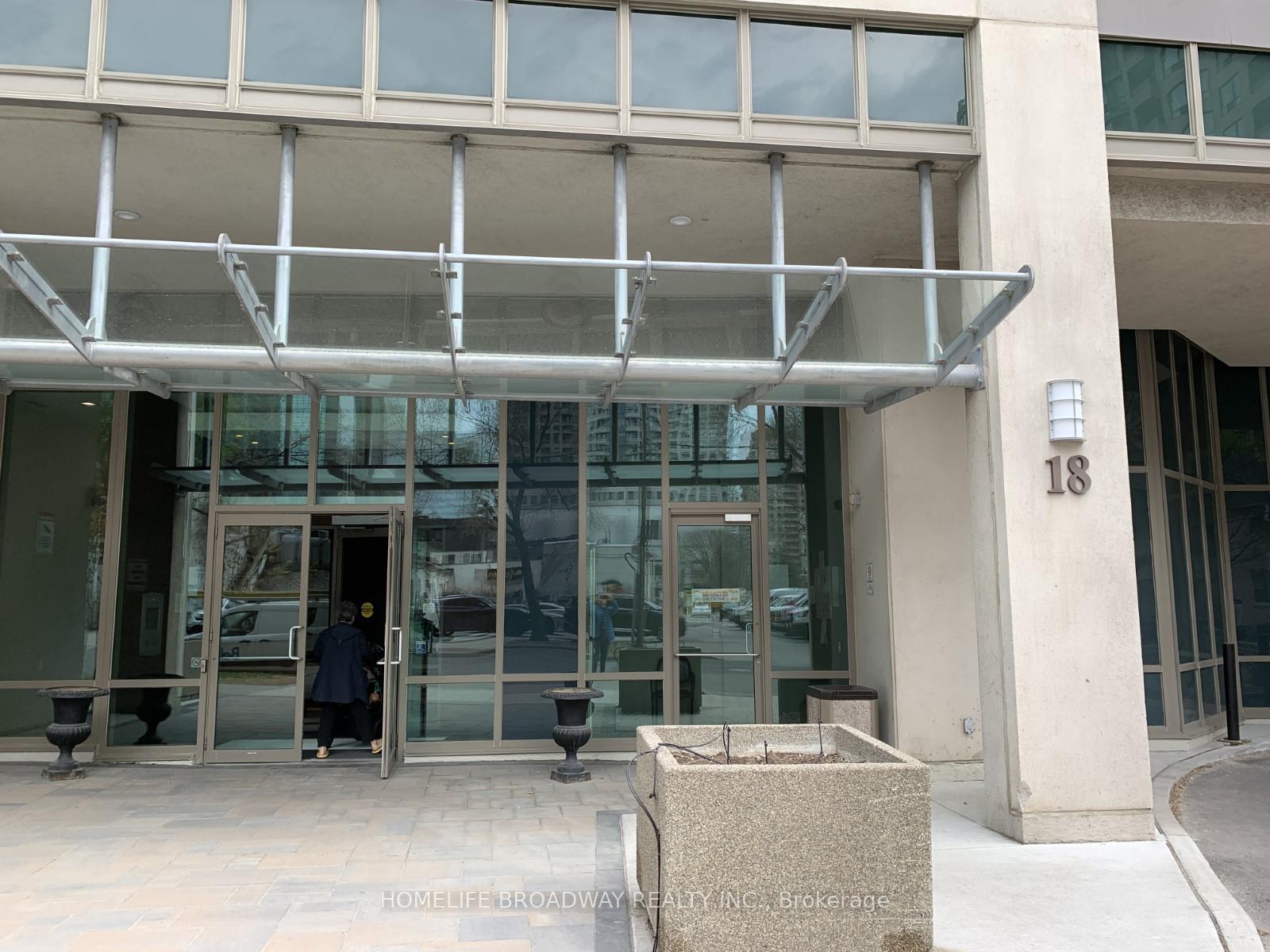 3 Bedrooms Condo at 18 Parkview,  Toronto For sale