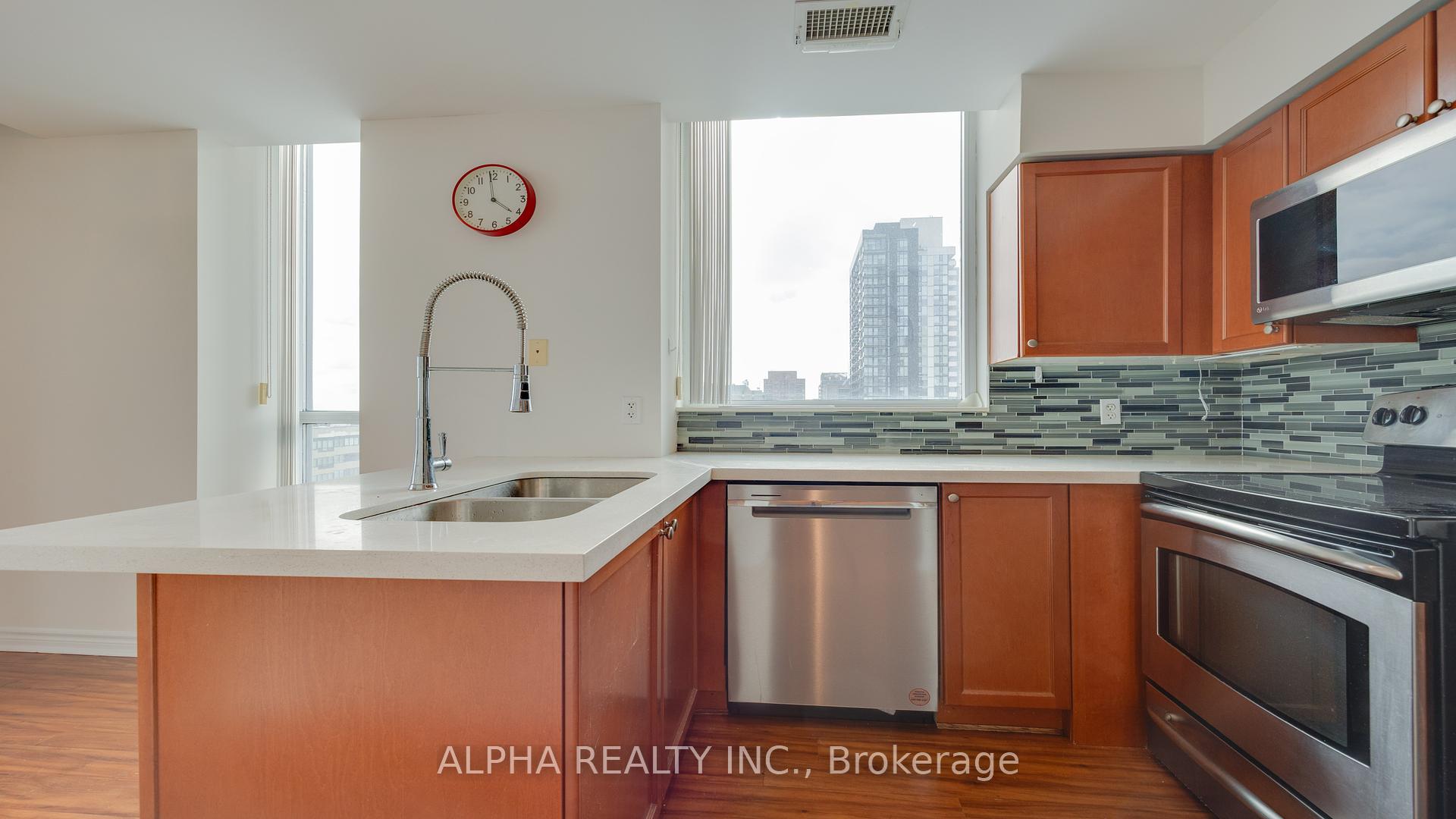 2 Bedrooms Condo at 18 Spring Garden,  Toronto For sale