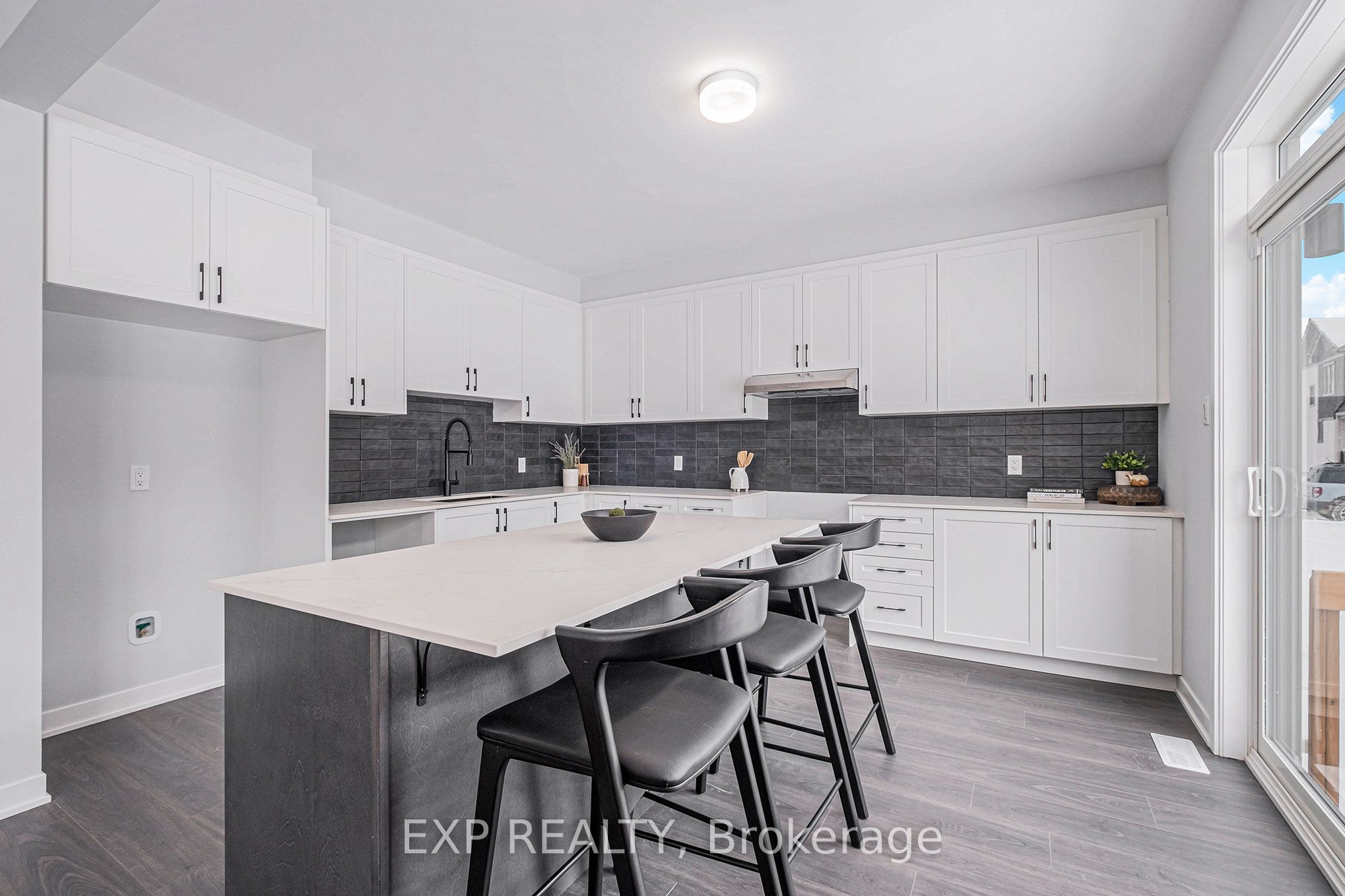 205 Parsnip Mews, Stittsville - Munster - Richmond 8209 - Goulbourn Twp From Franktown Rd/South To Rideau