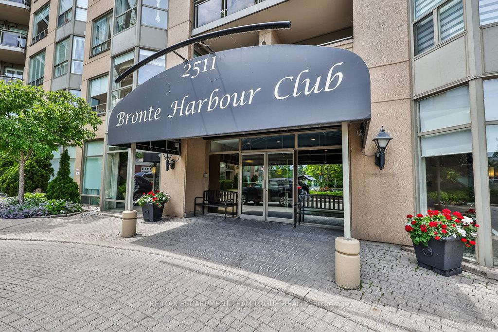2 Bedrooms Condo at 2511 Lakeshore, Oakville For sale