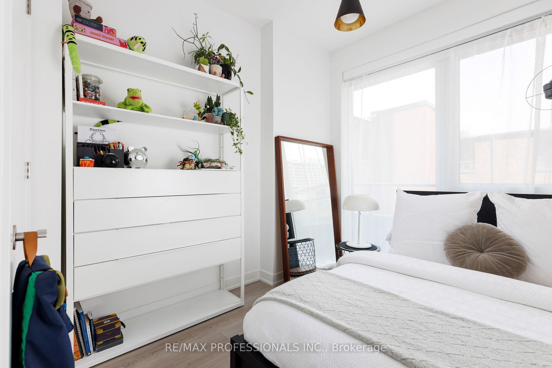 2 Bedrooms Condo at 9 Tecumseth,  Toronto For sale