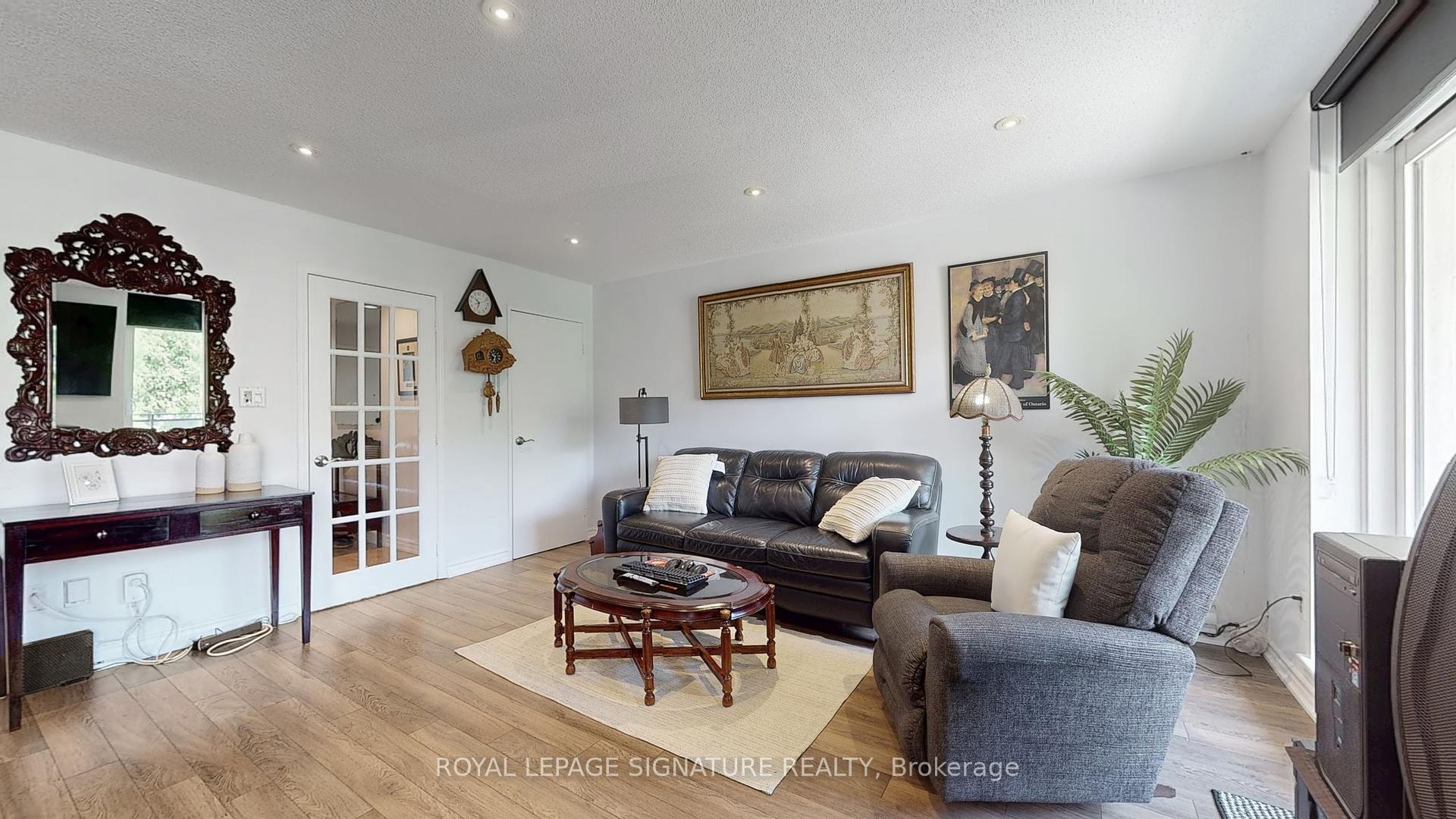 4 Bedrooms Condo at 20 Moonstone, Toronto For sale