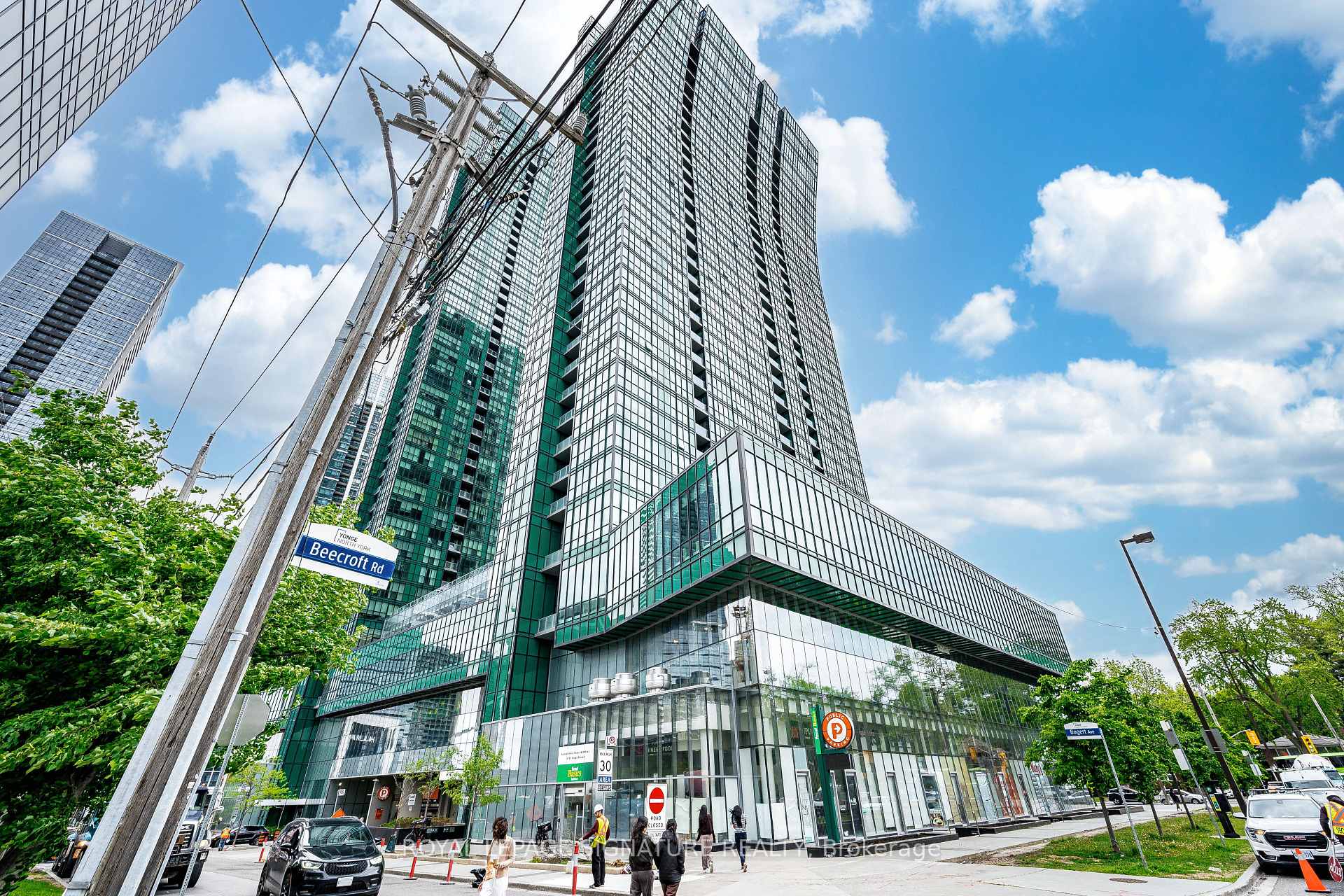 2 Bedrooms Condo at 11 Bogert, Toronto For sale