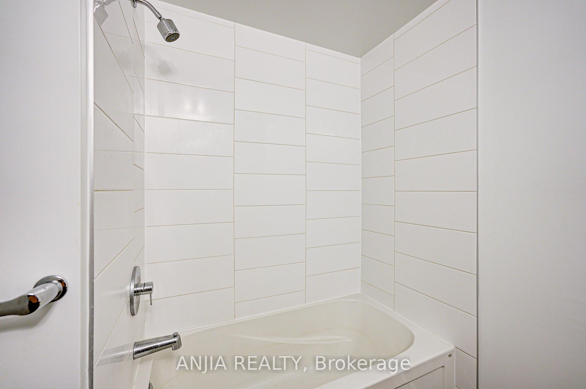 2 Bedrooms Condo at 50 Forest Manor, Toronto For sale