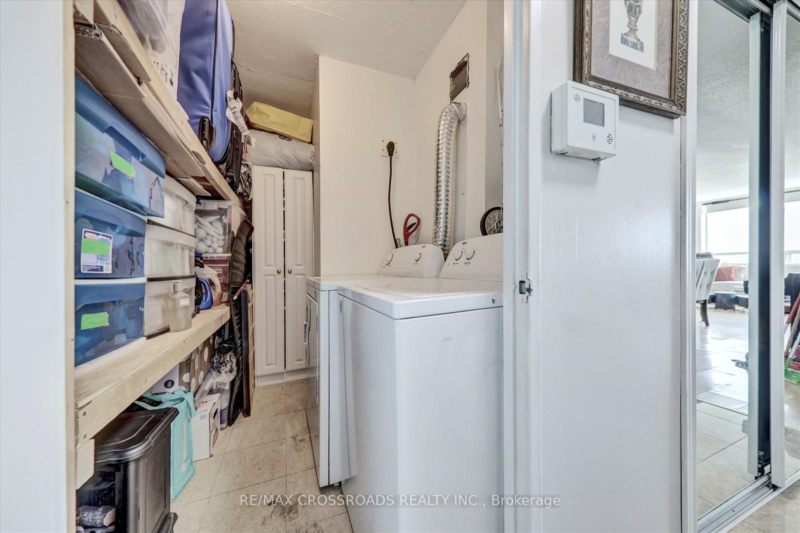 2 Bedrooms Condo at 400 Mclevin, Toronto For sale