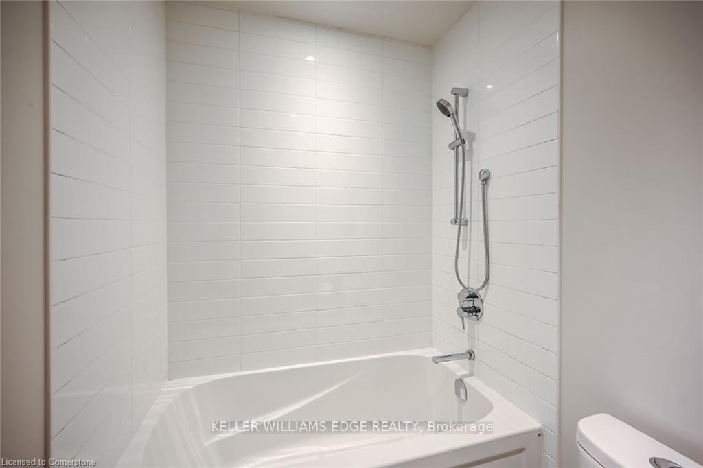 2 Bedrooms Condo at 2 King,  Hamilton For sale