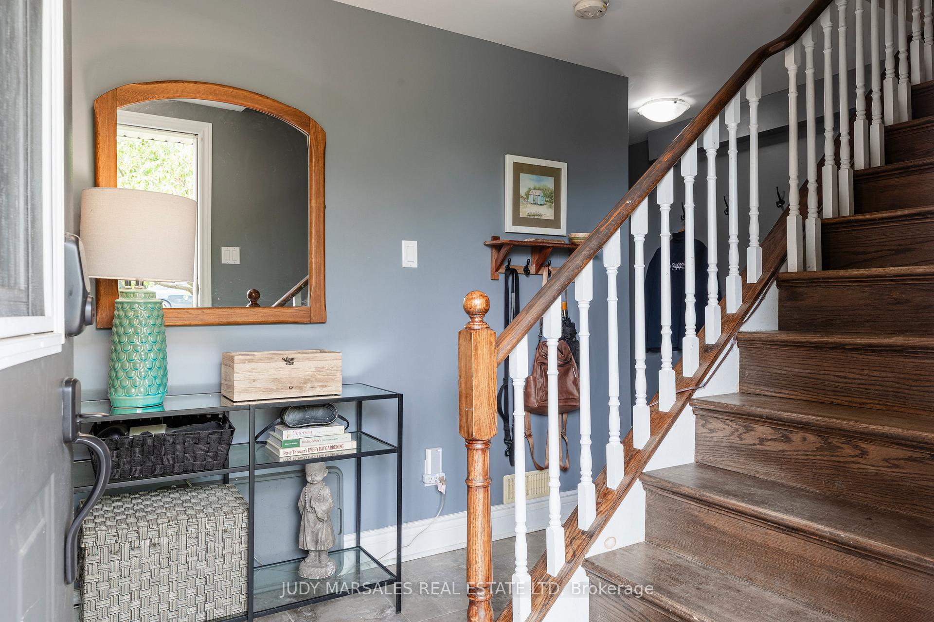 3 Bedrooms Condo at 100 Beddoe, Hamilton For sale