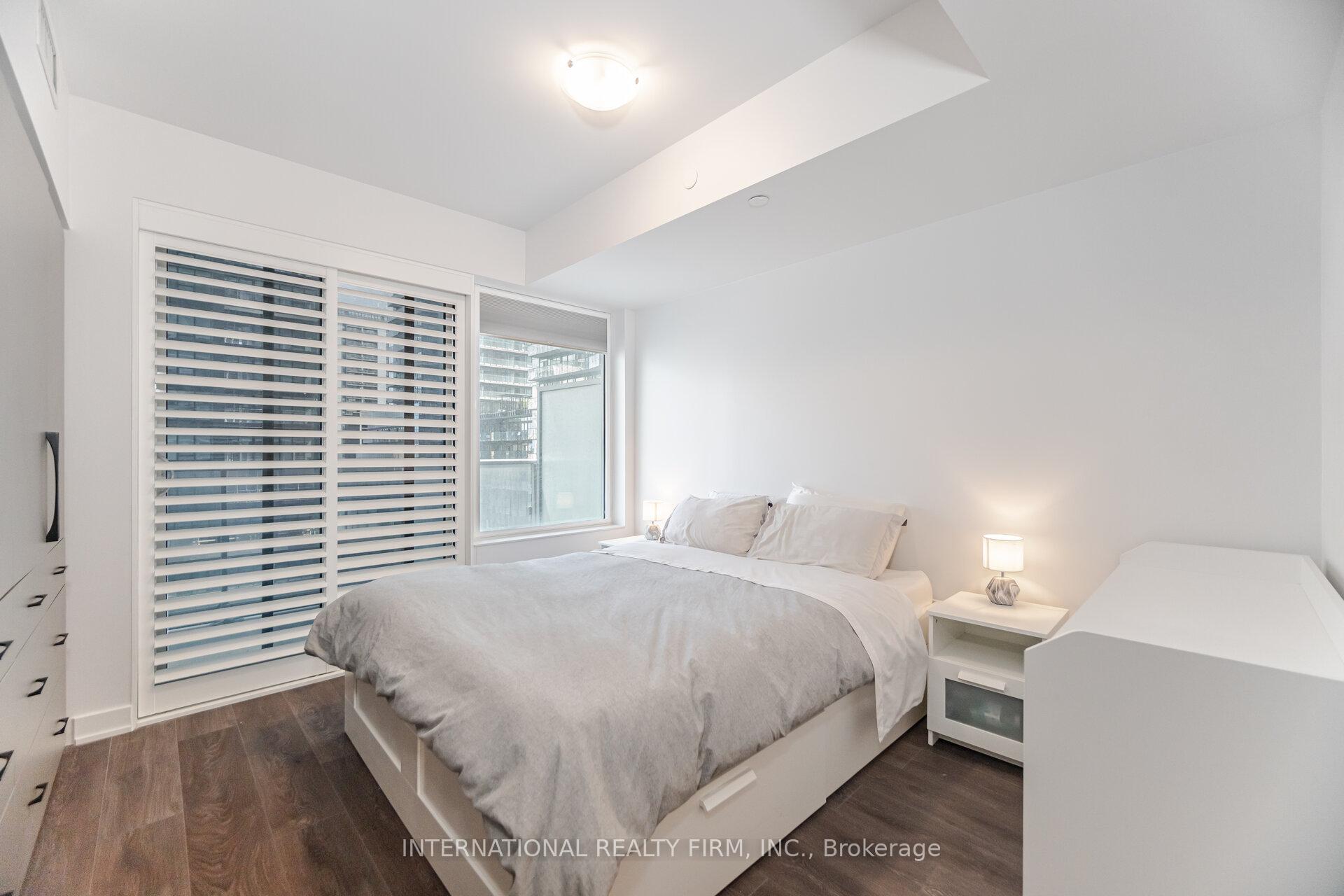 2 Bedrooms Condo at 99 Broadway, Toronto For sale