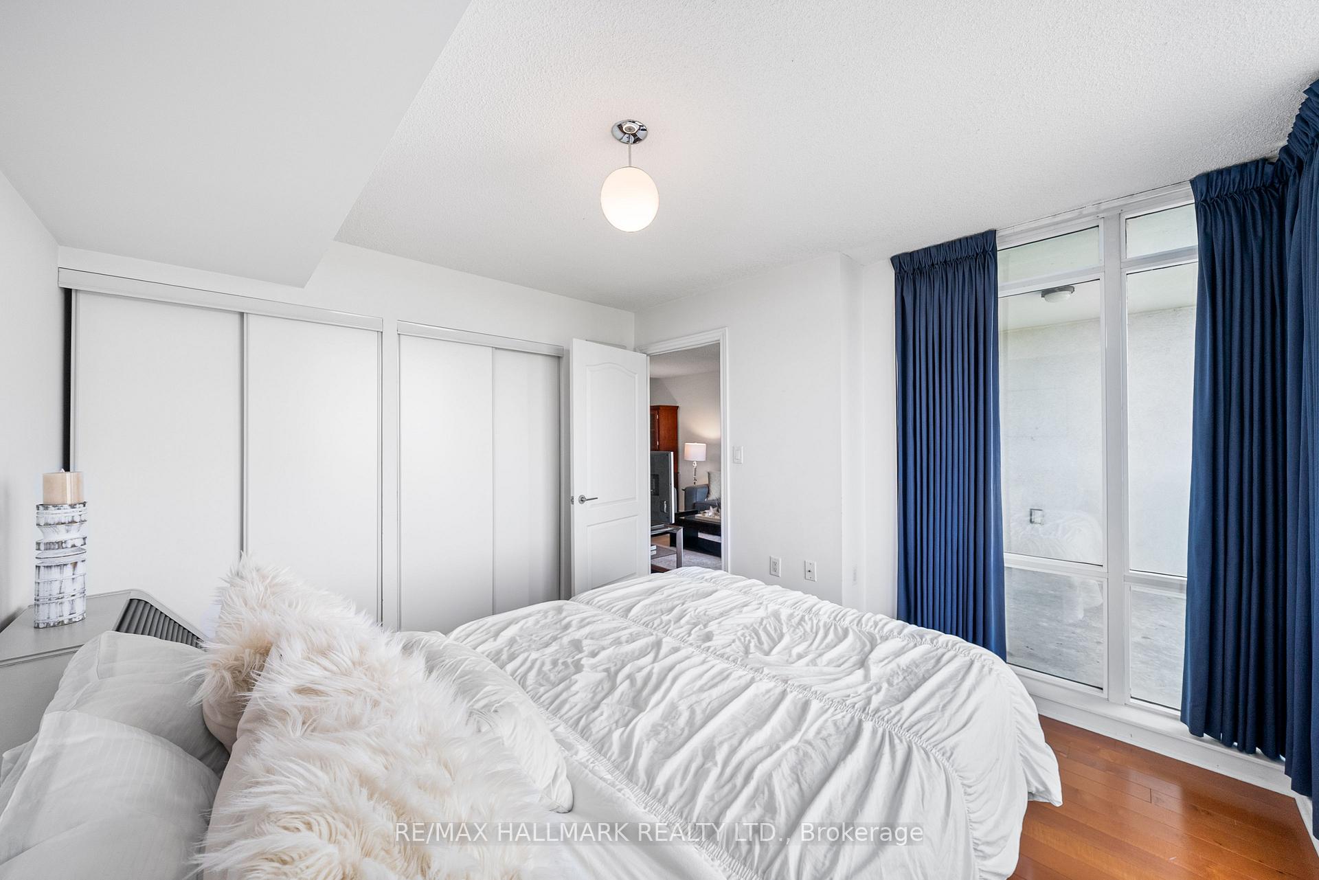 2 Bedrooms Condo at 3830 Bathurst, Toronto For sale
