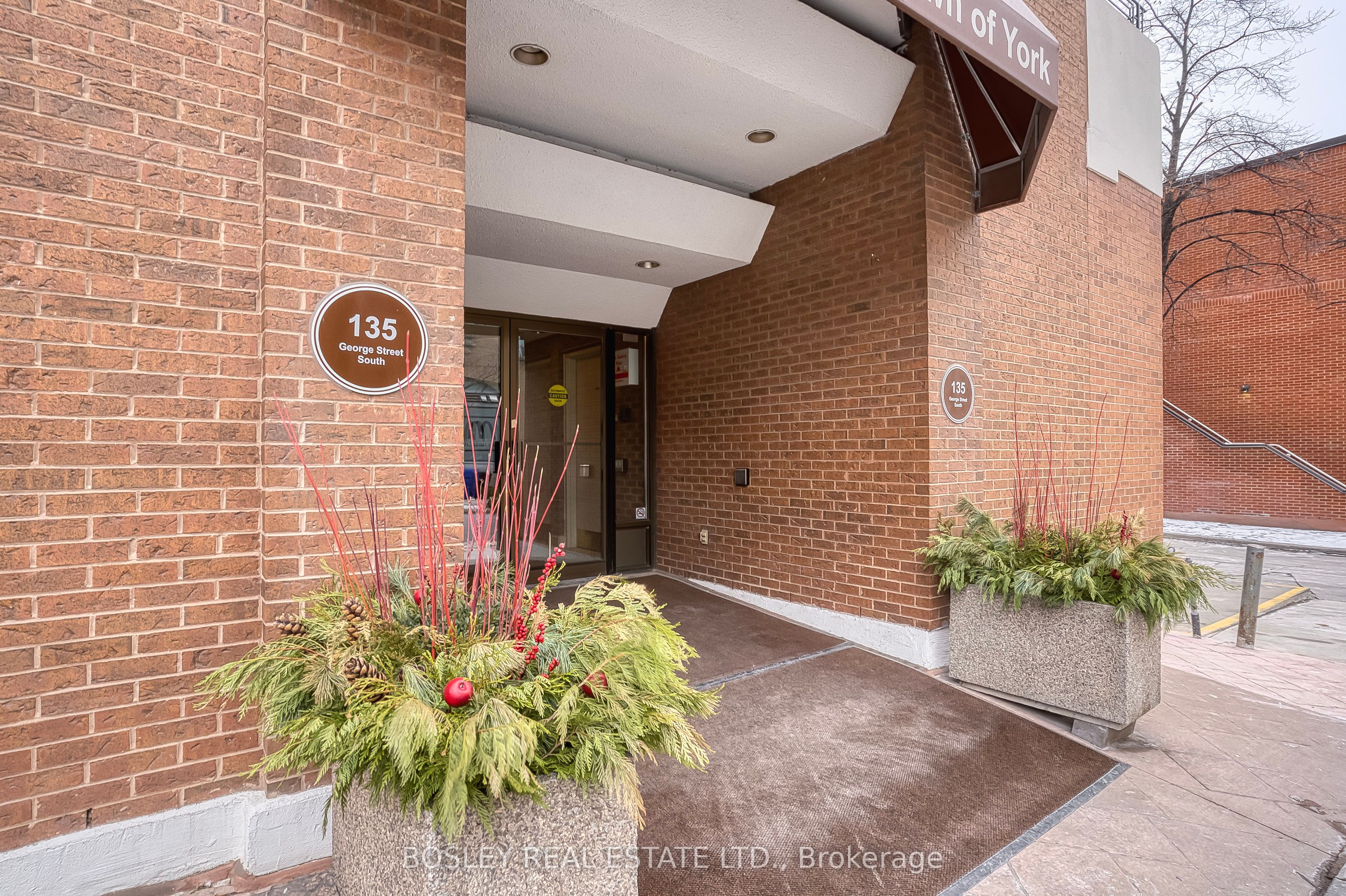 135 George Street S, #402